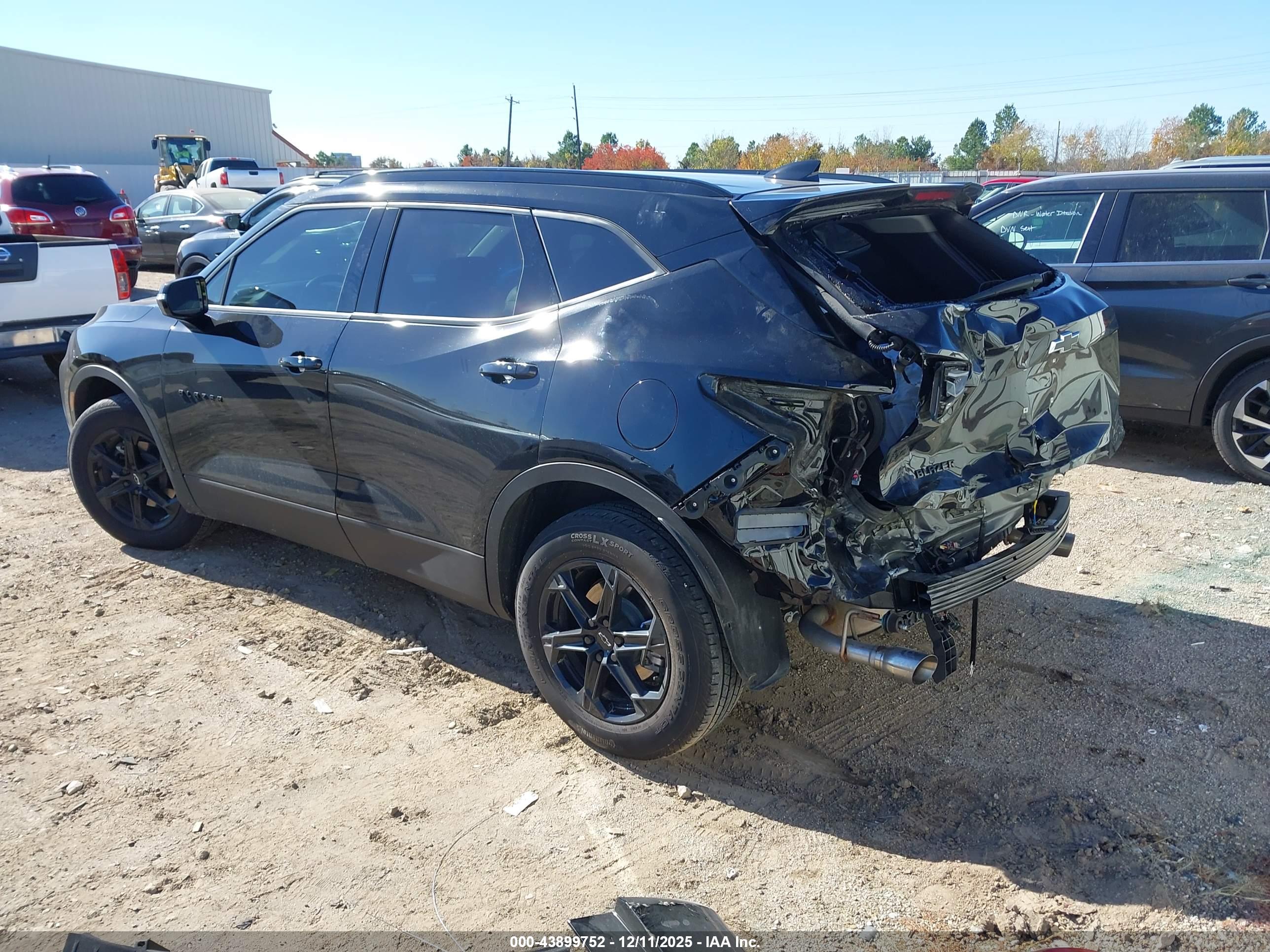 CHEVROLET BLAZER image 3