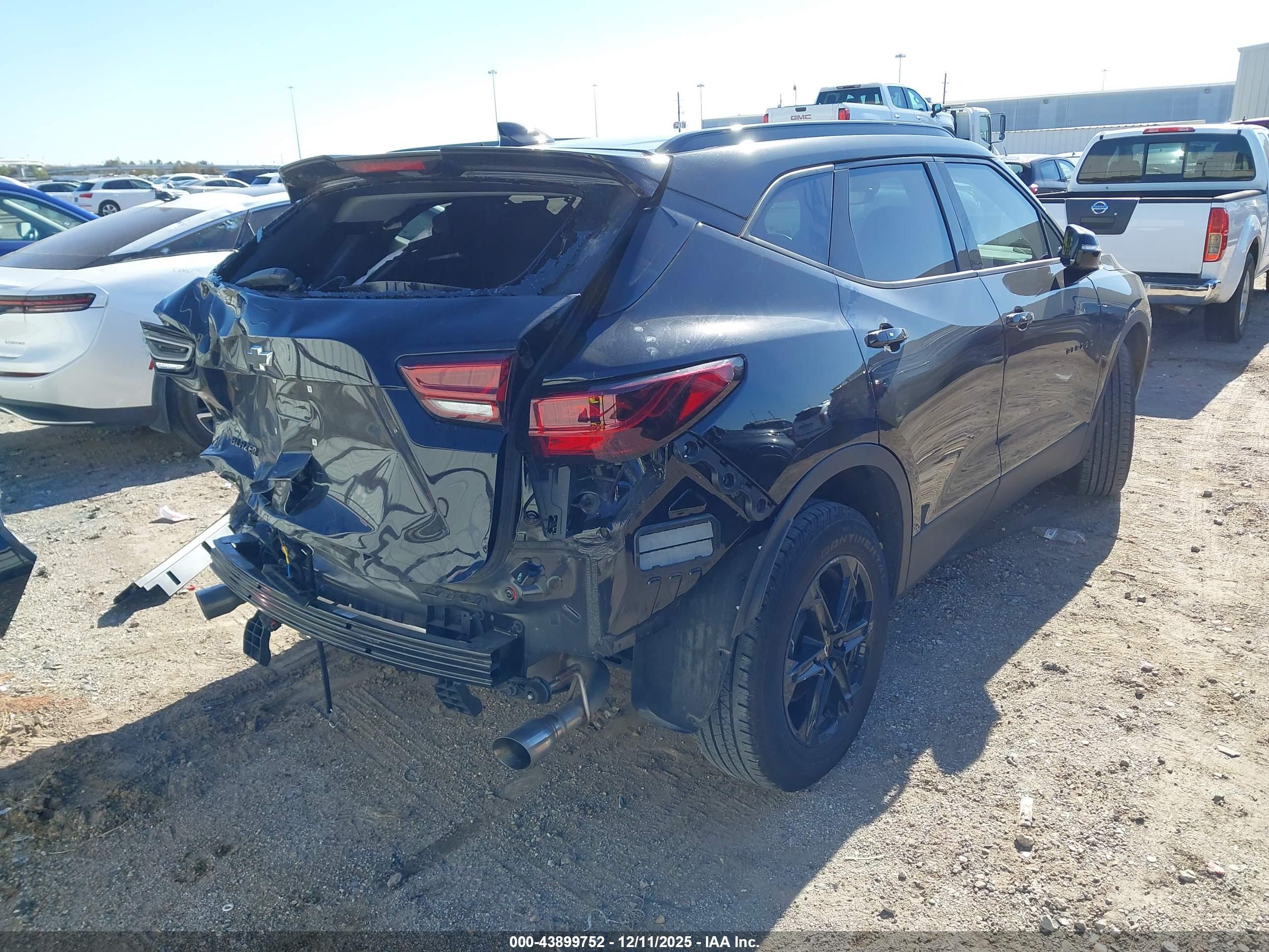 CHEVROLET BLAZER image 4