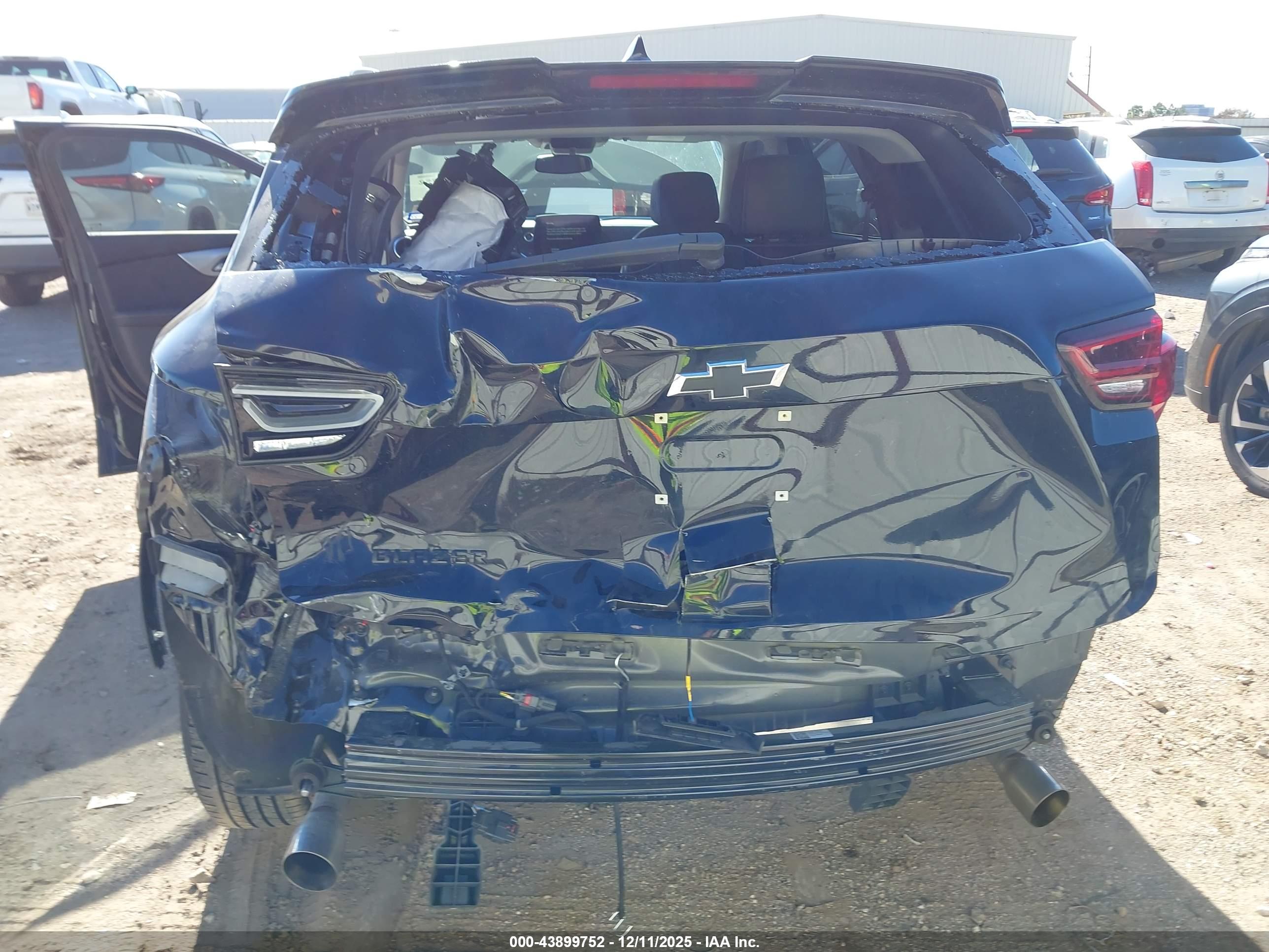 CHEVROLET BLAZER image 6