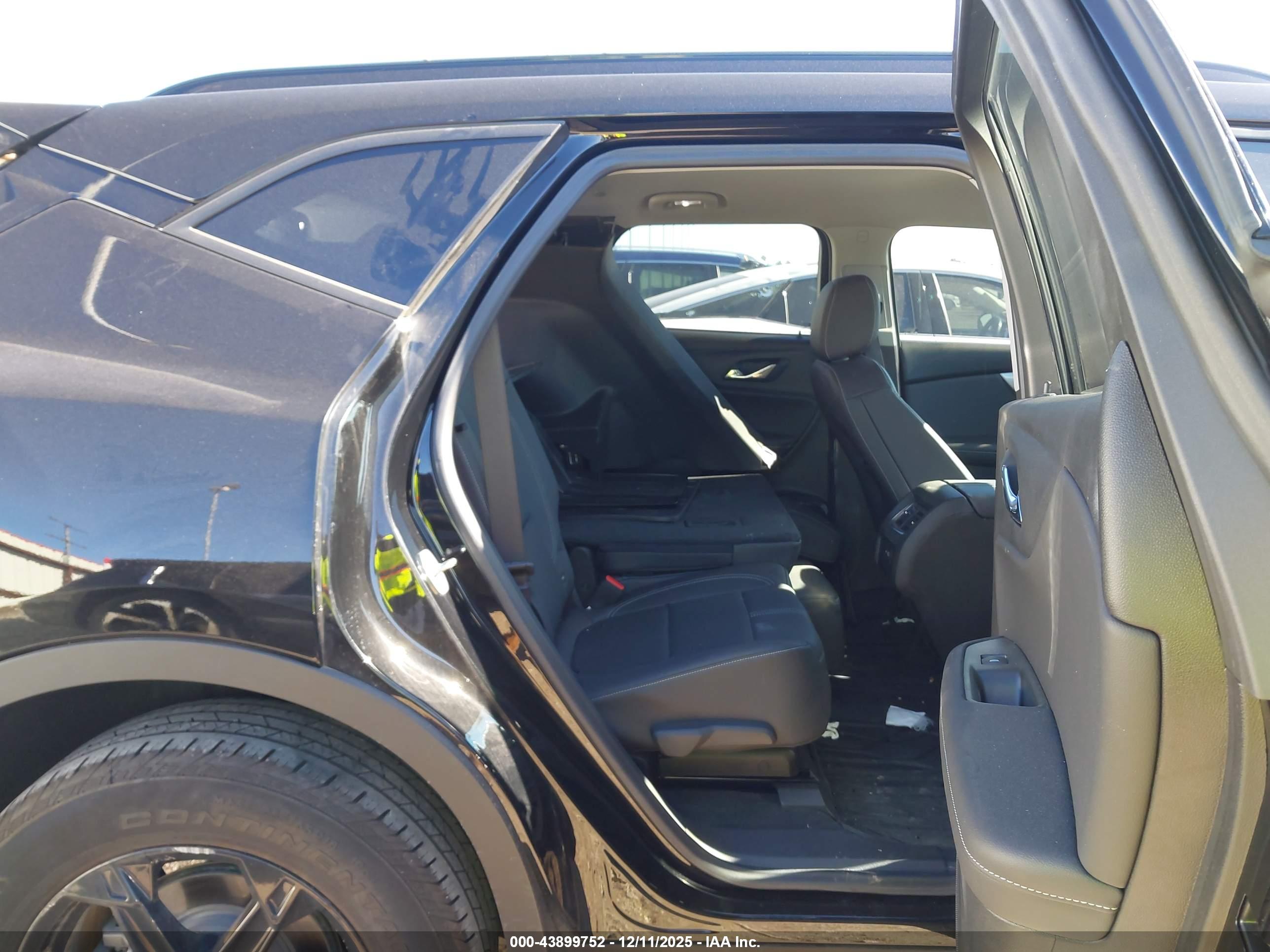 CHEVROLET BLAZER image 8