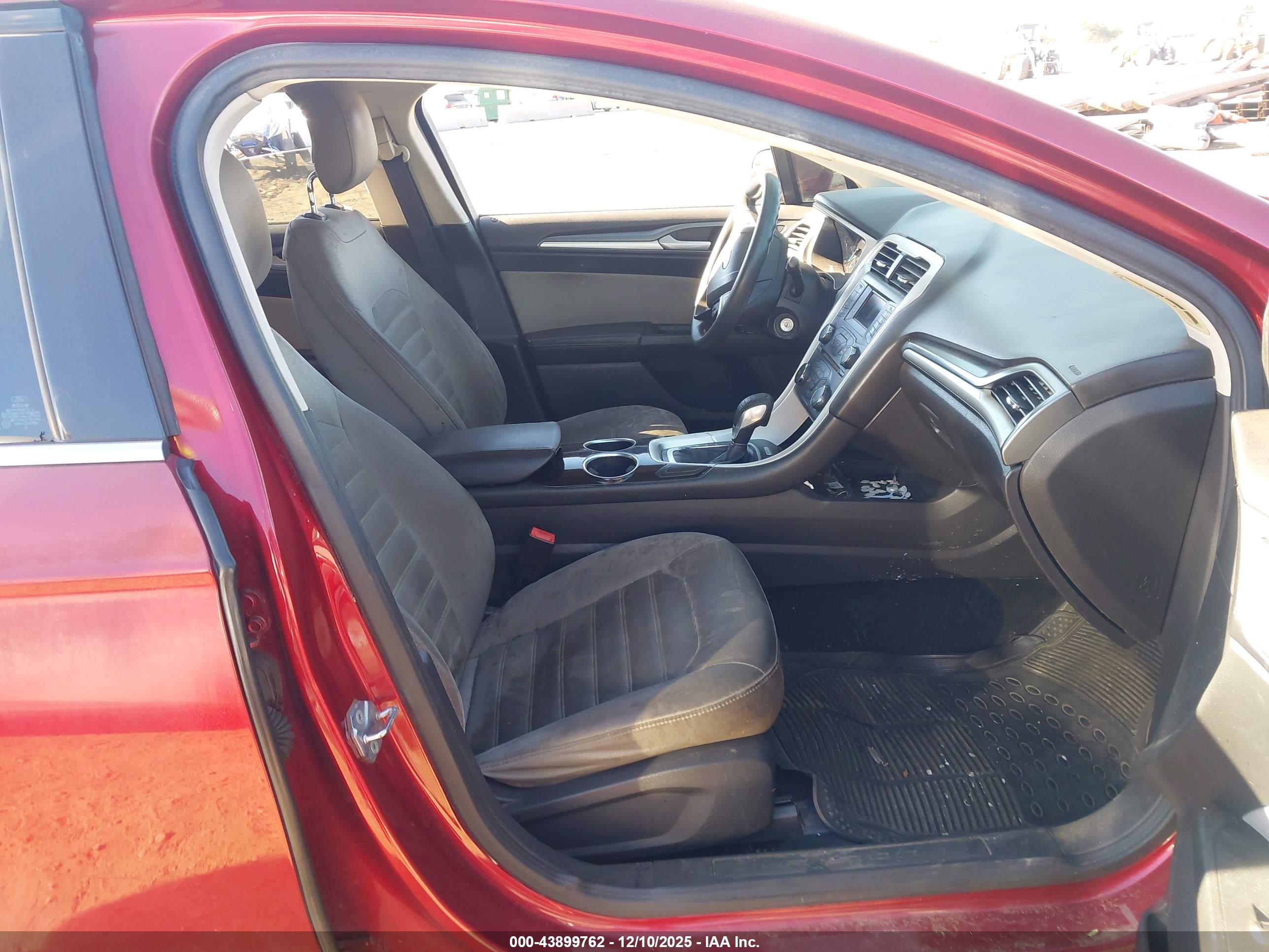 FORD FUSION image 5