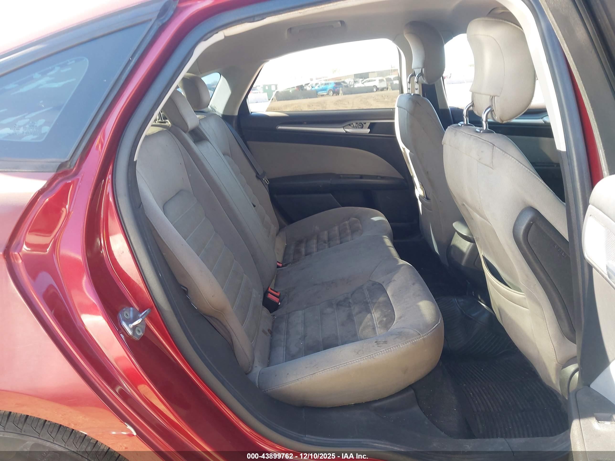 FORD FUSION image 8
