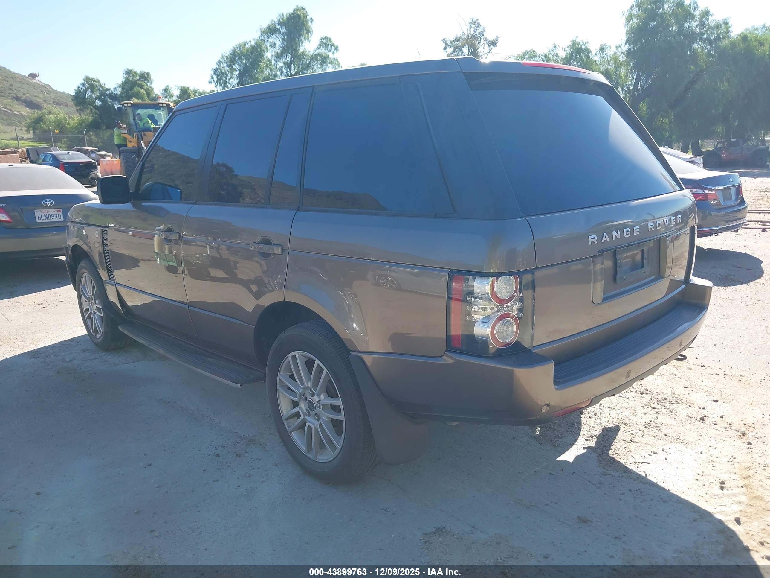 LAND ROVER image 3