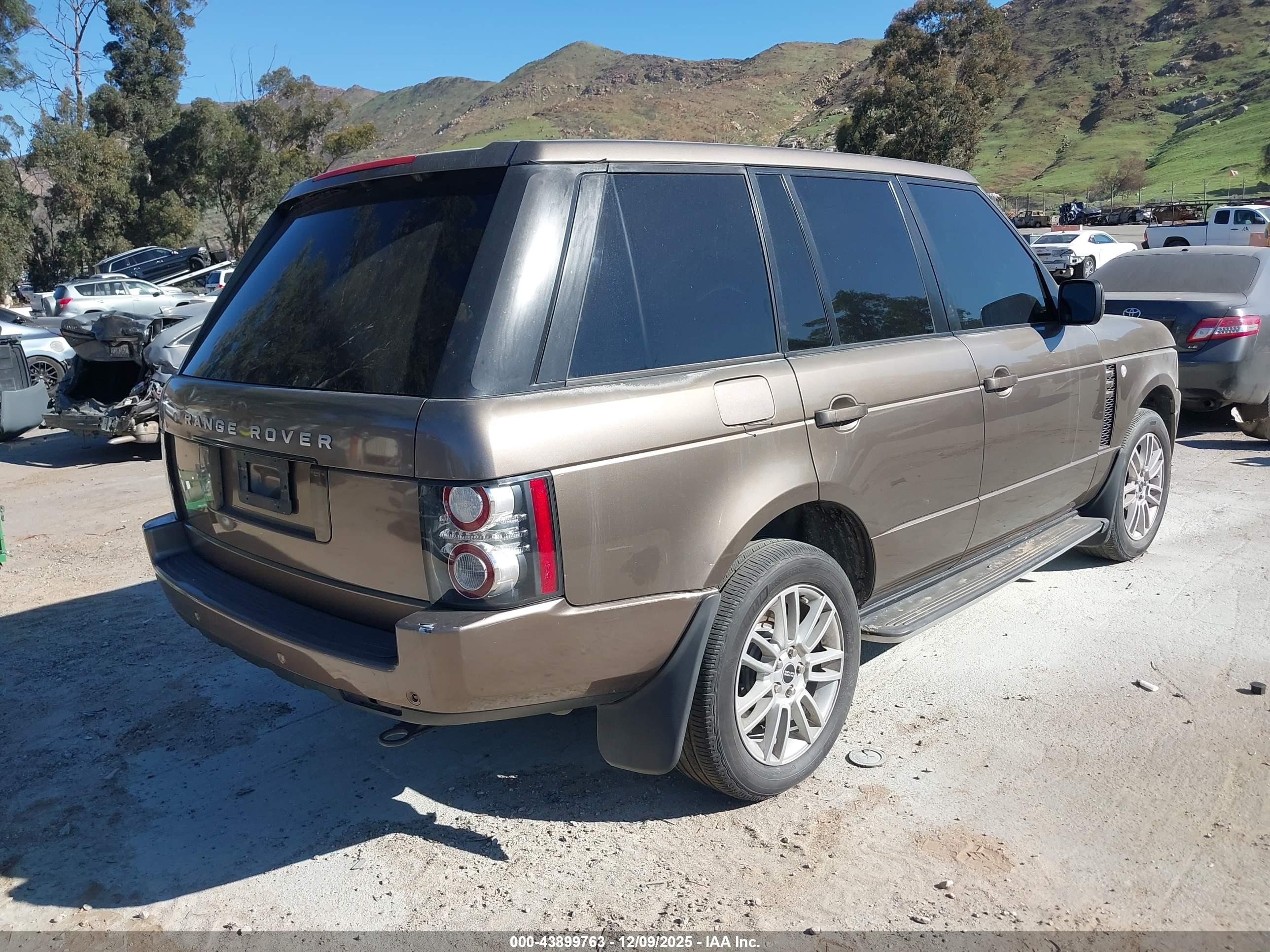 LAND ROVER image 4