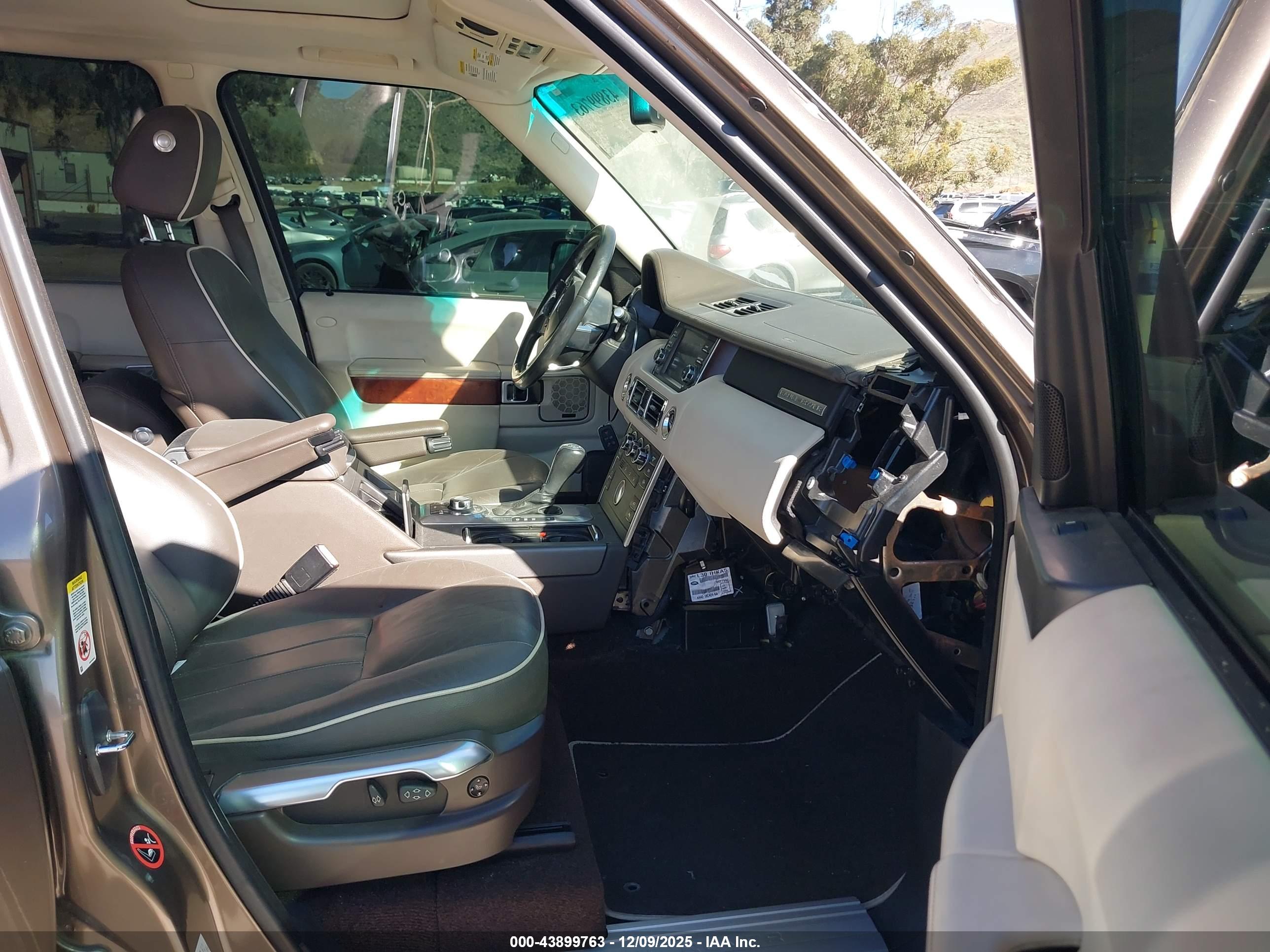LAND ROVER image 5