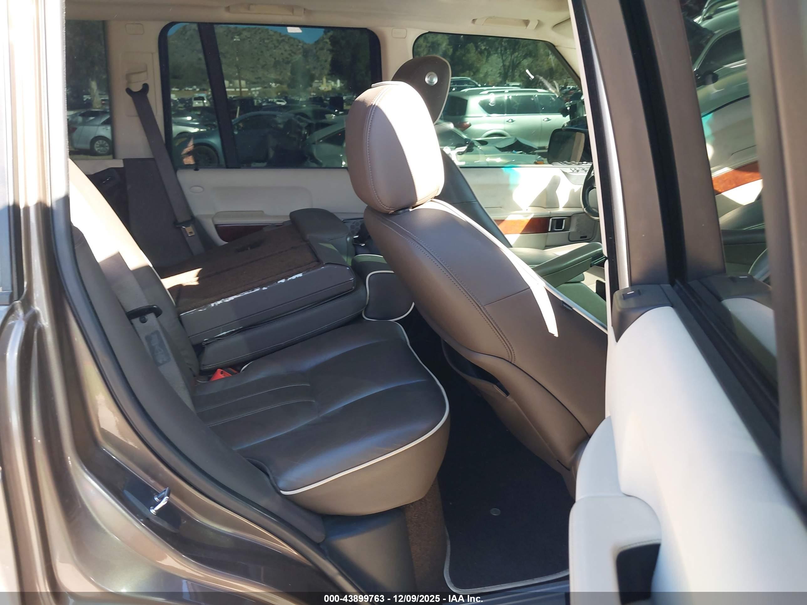 LAND ROVER image 8