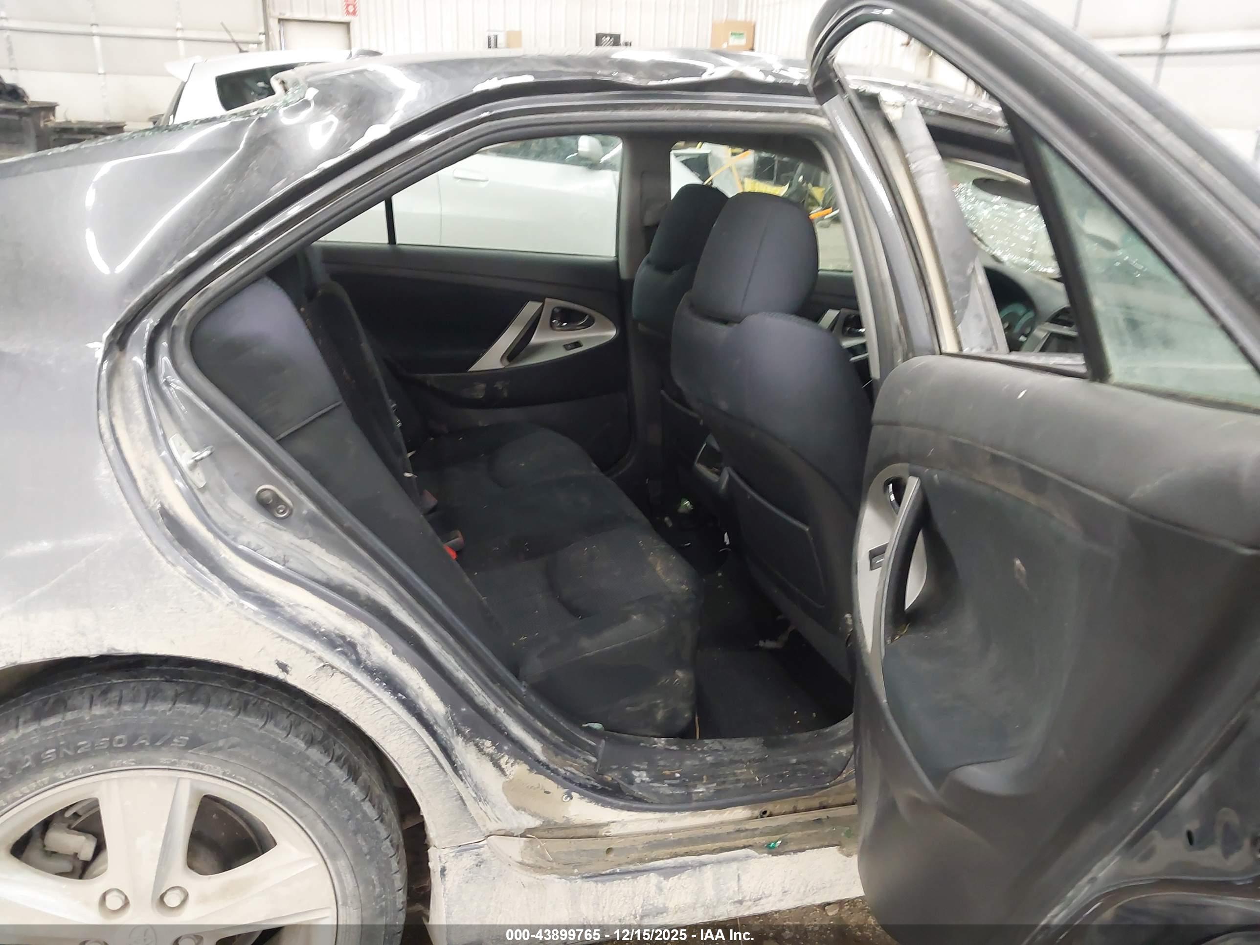 TOYOTA CAMRY image 8