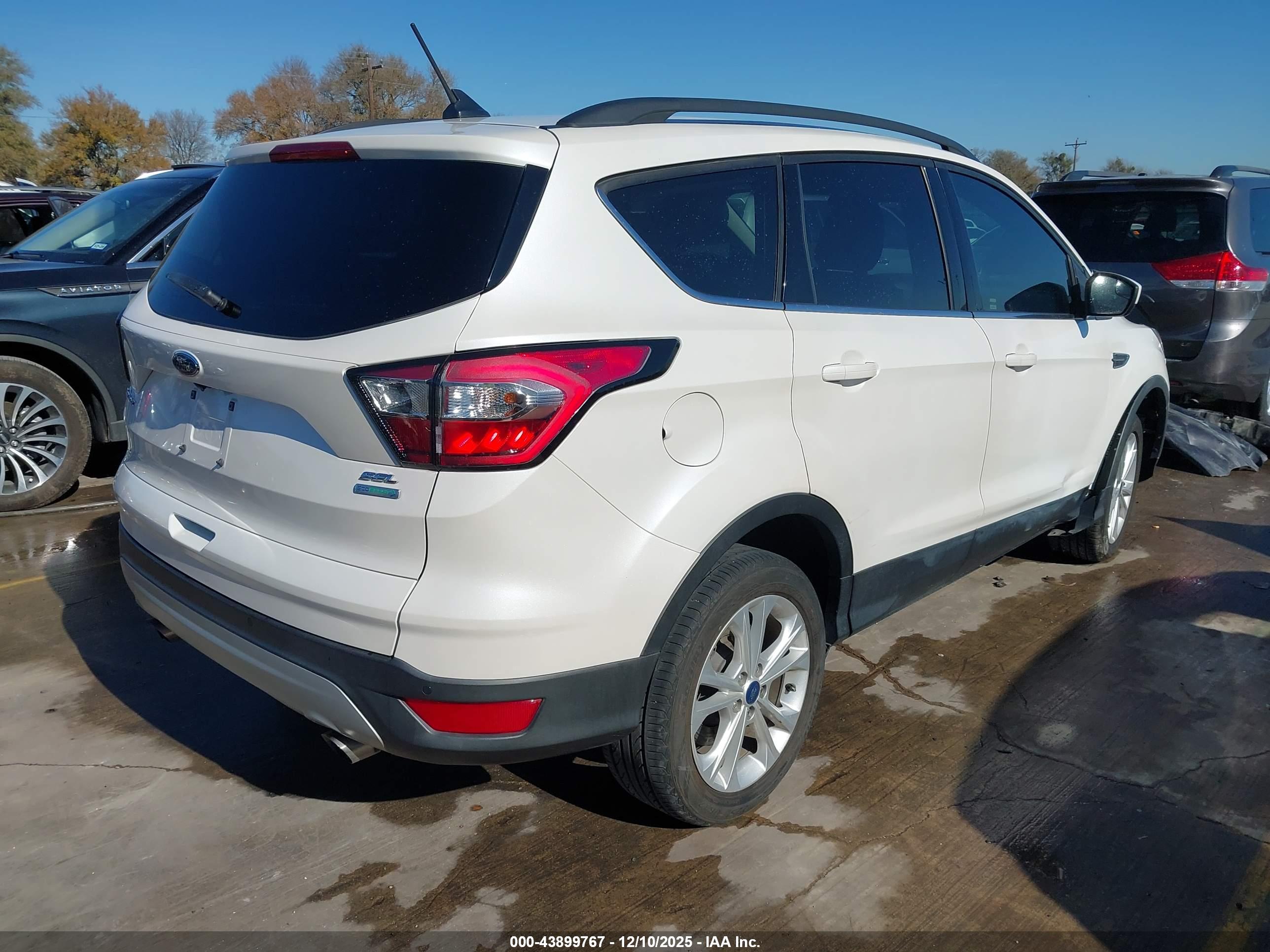 FORD ESCAPE image 4