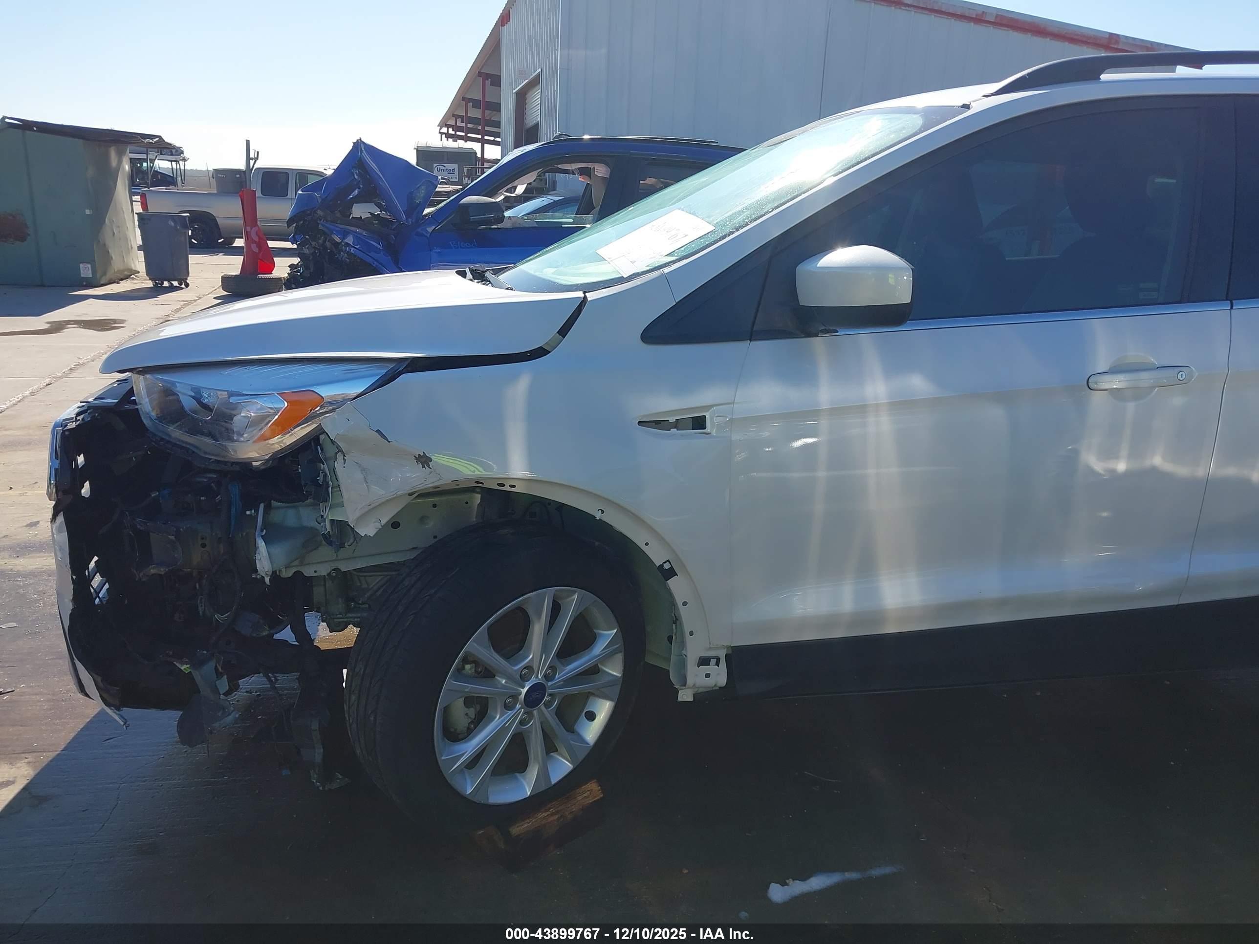 FORD ESCAPE image 6