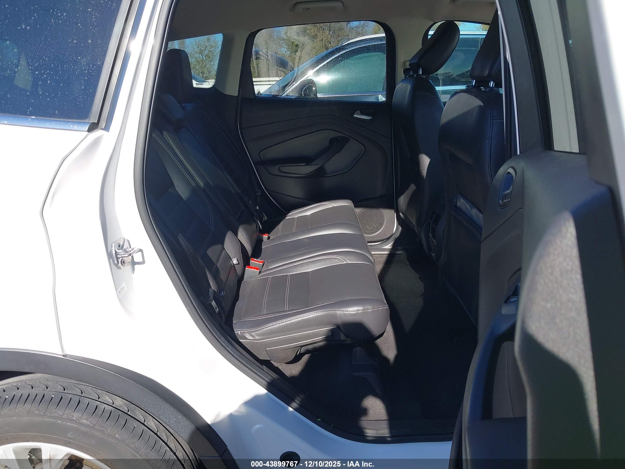 FORD ESCAPE image 8