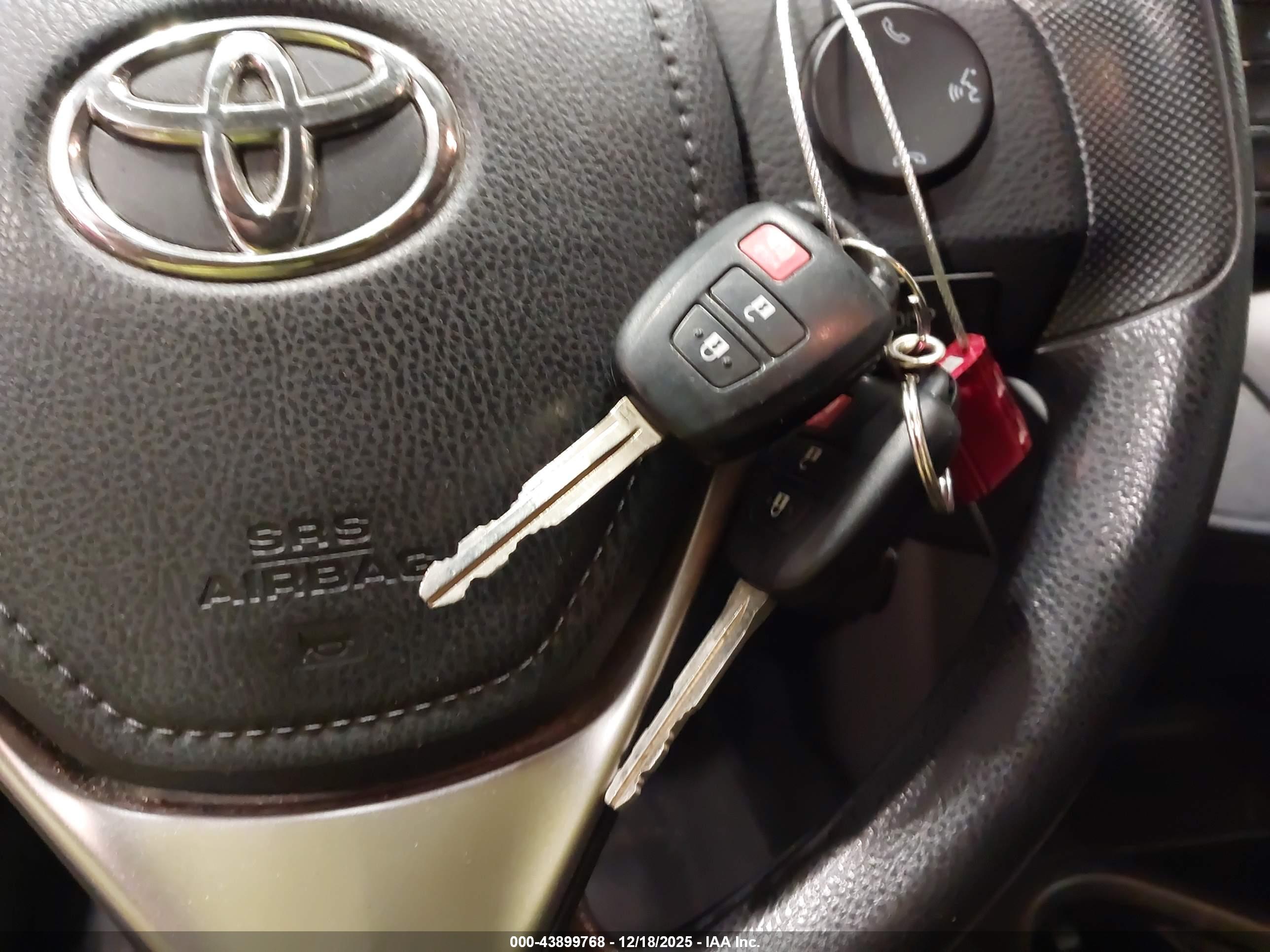 TOYOTA RAV4 image 11