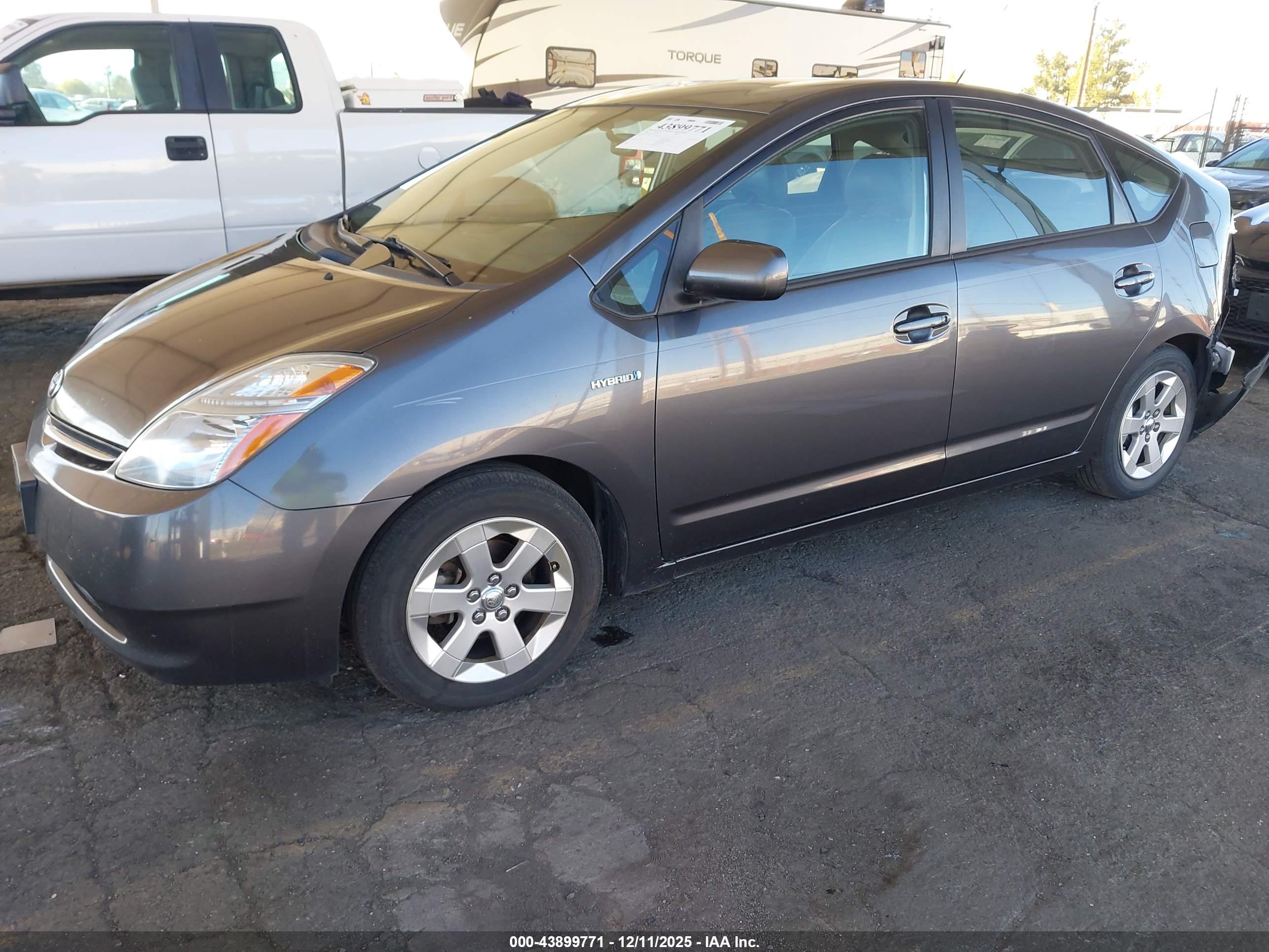 TOYOTA PRIUS image 2
