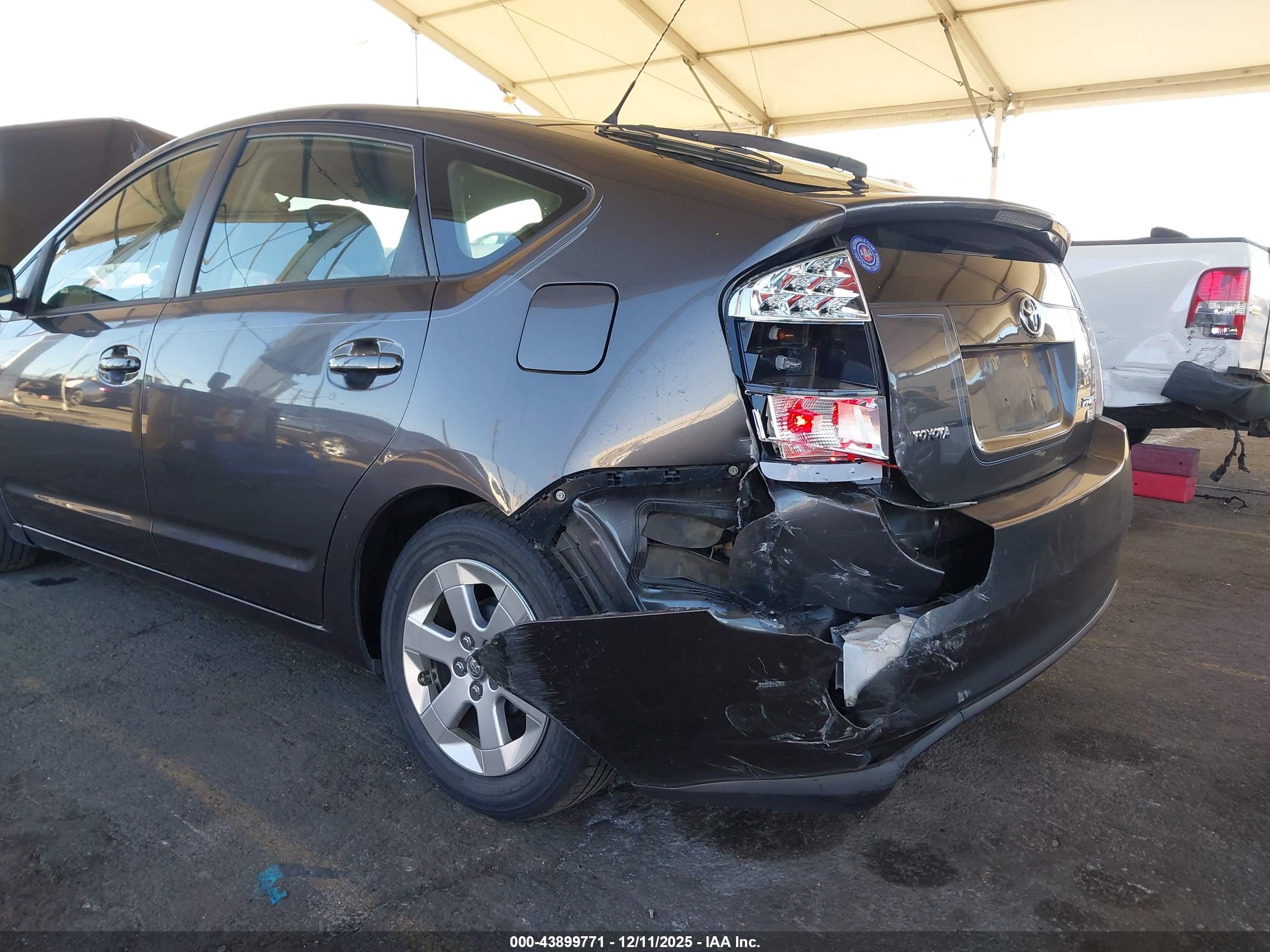 TOYOTA PRIUS image 6