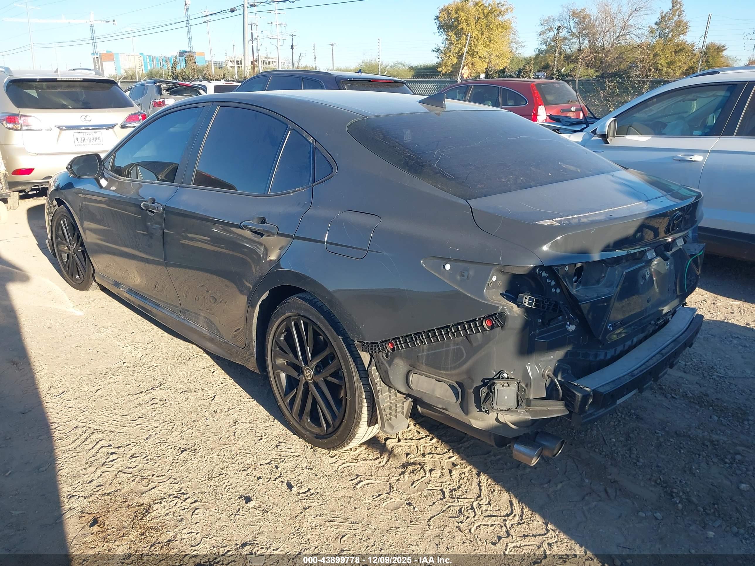 TOYOTA CAMRY image 3