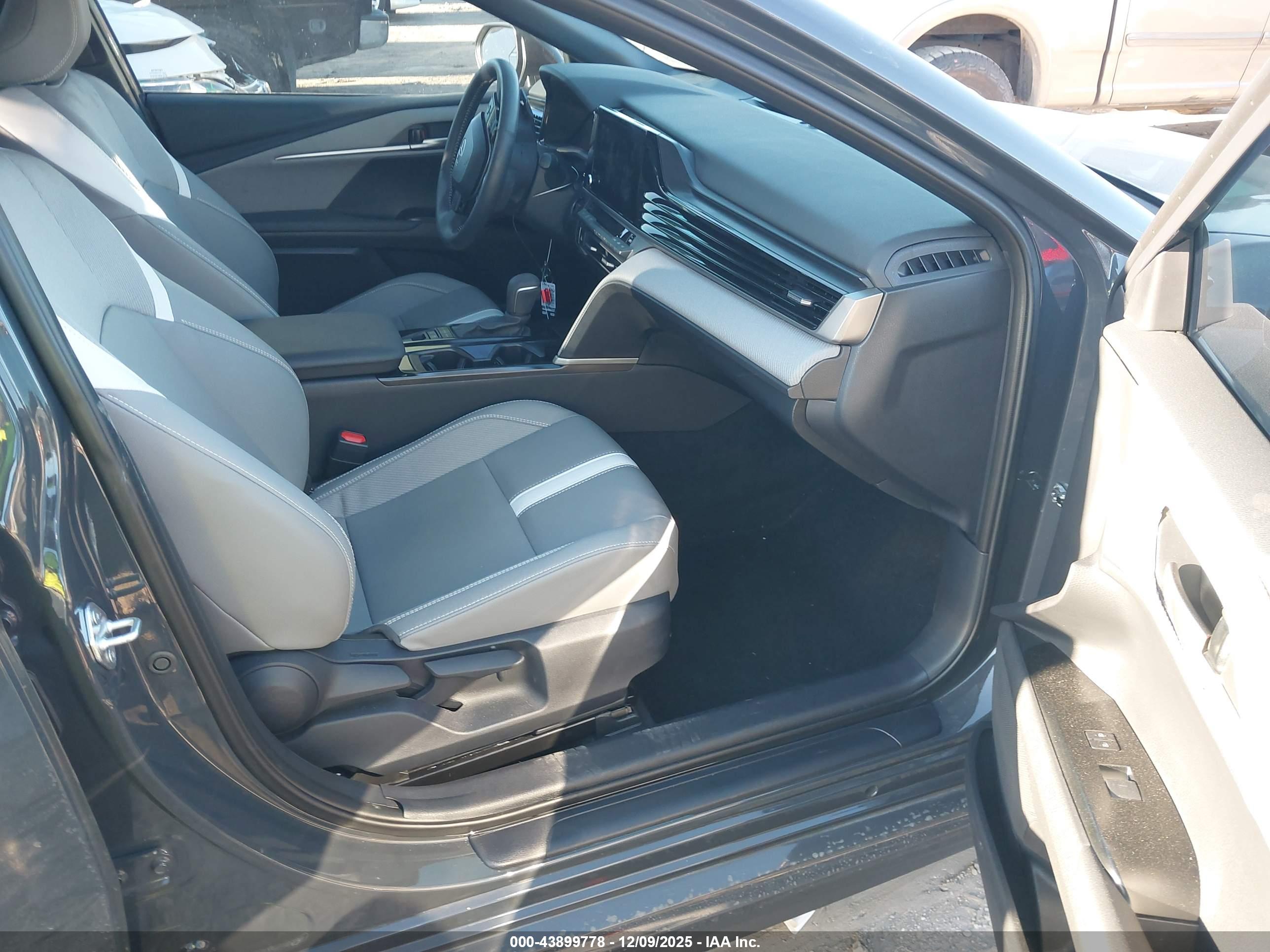 TOYOTA CAMRY image 5