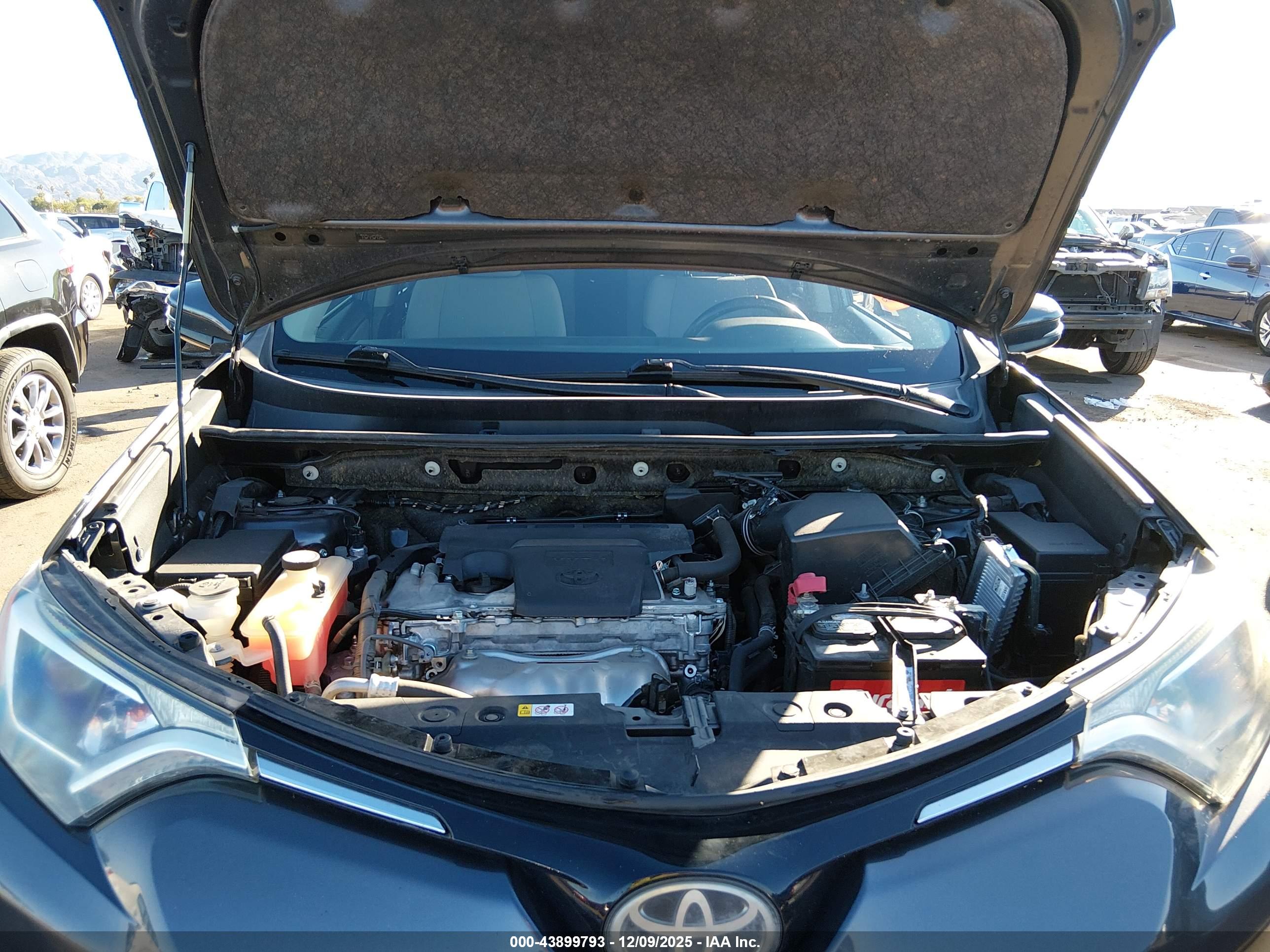TOYOTA RAV4 image 10