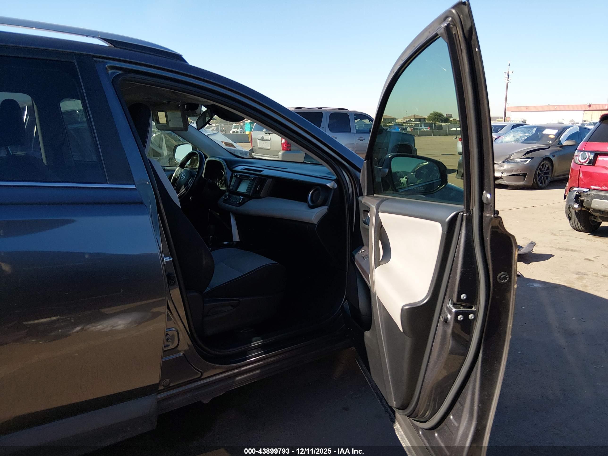 TOYOTA RAV4 image 5