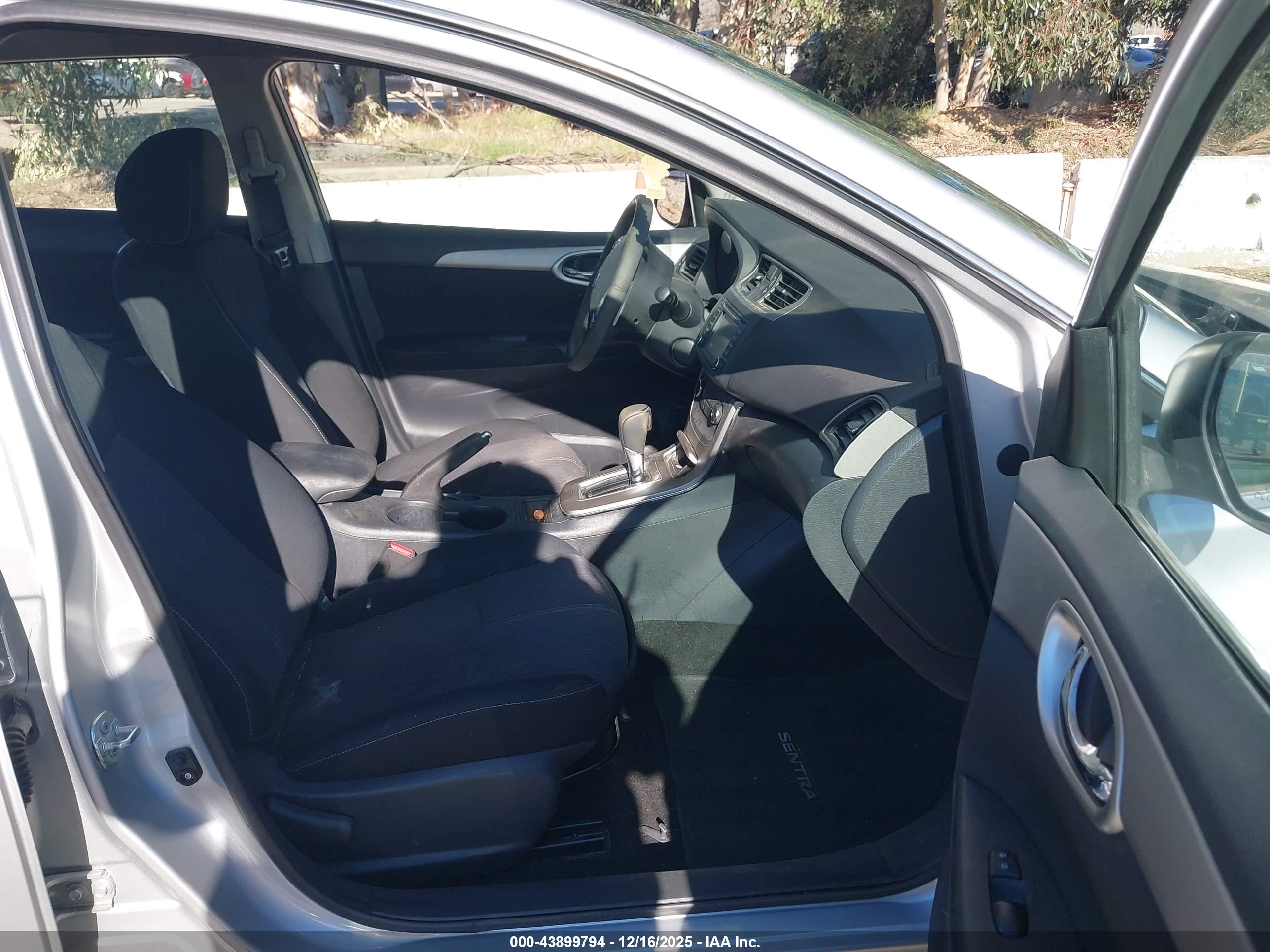 NISSAN SENTRA image 5
