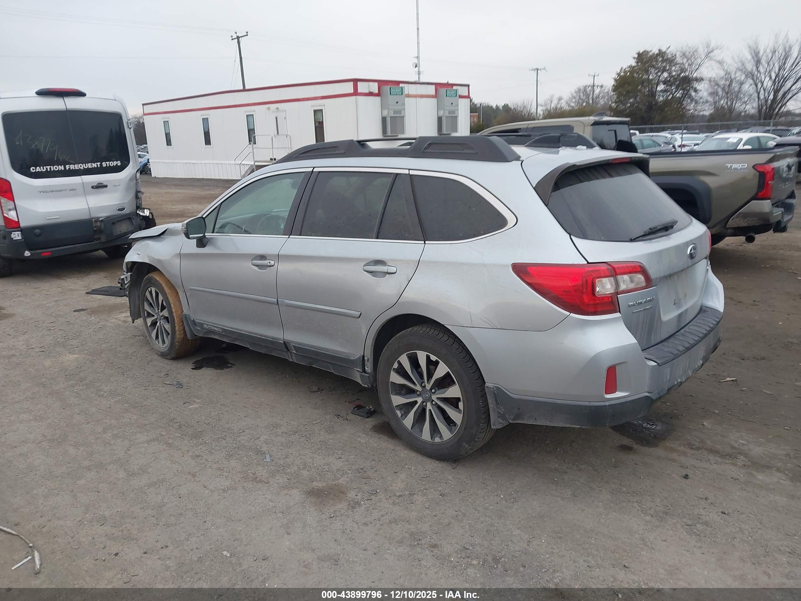 SUBARU OUTBACK image 3
