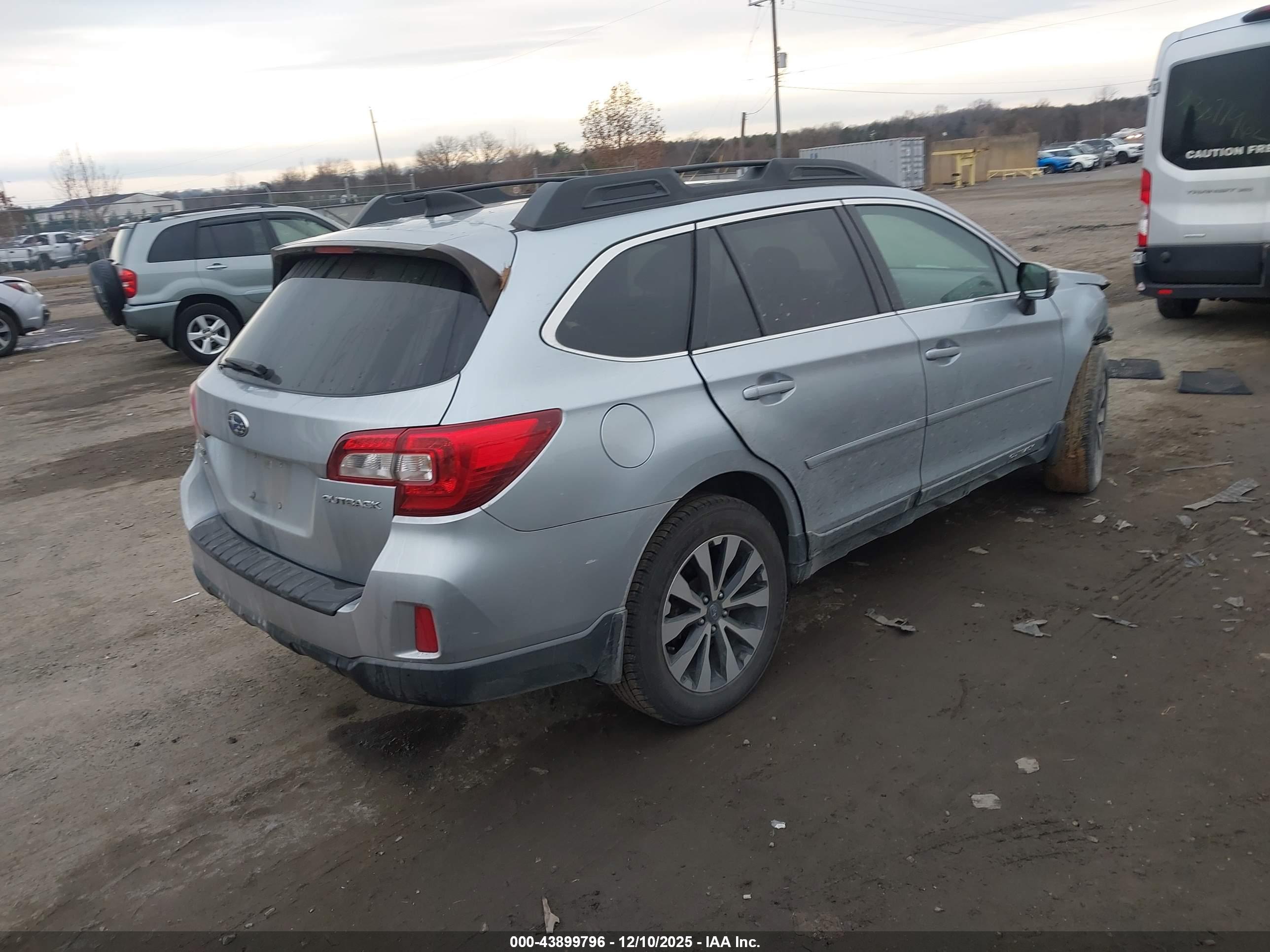 SUBARU OUTBACK image 4
