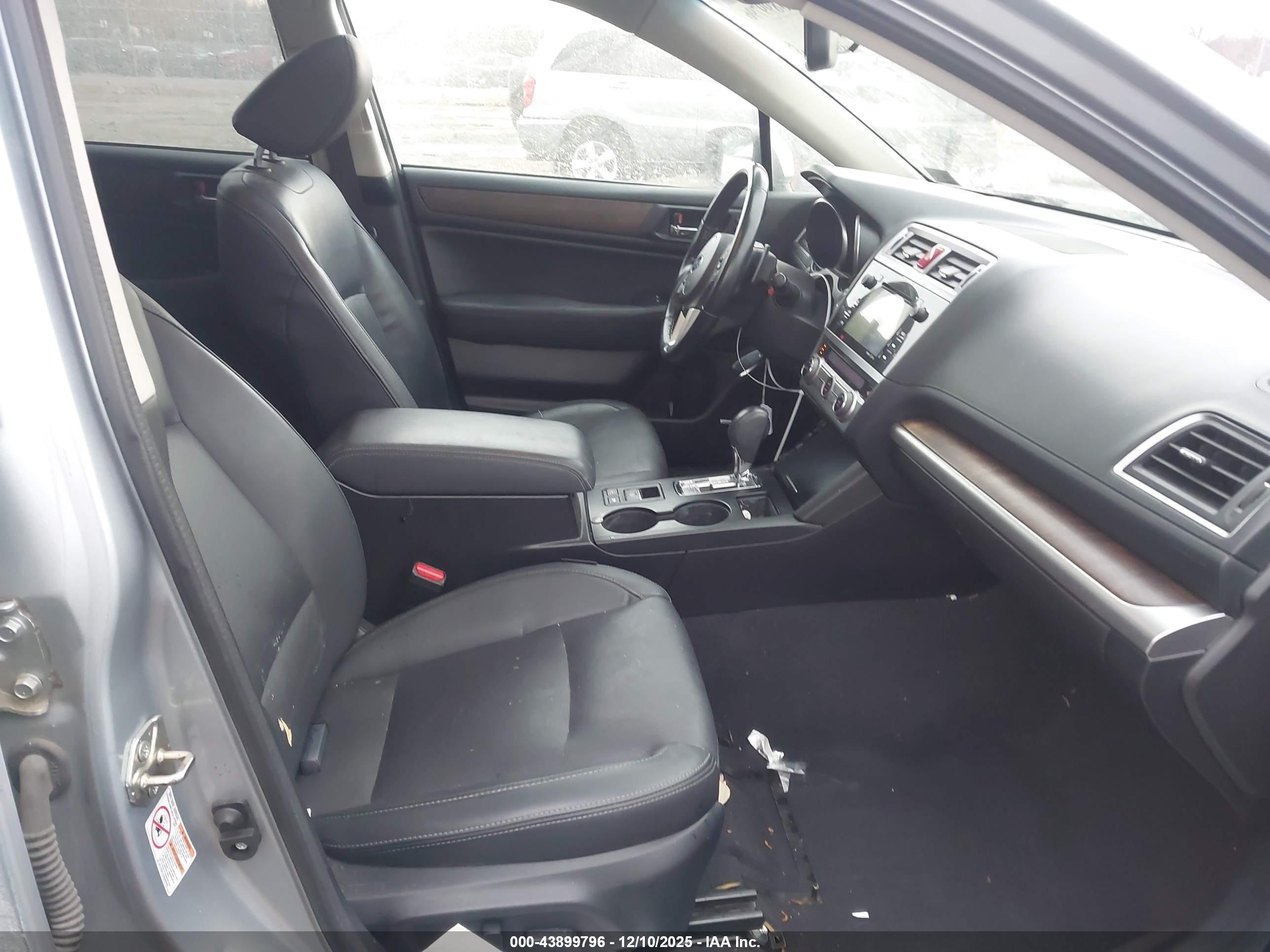 SUBARU OUTBACK image 5