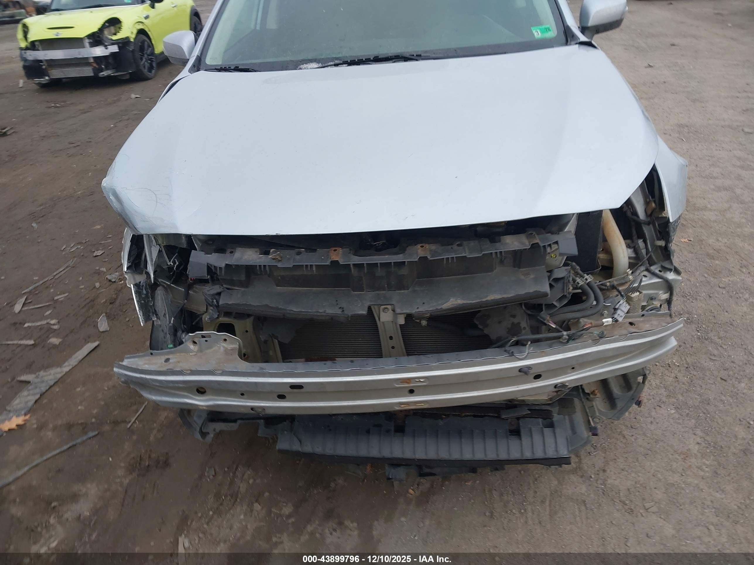 SUBARU OUTBACK image 6