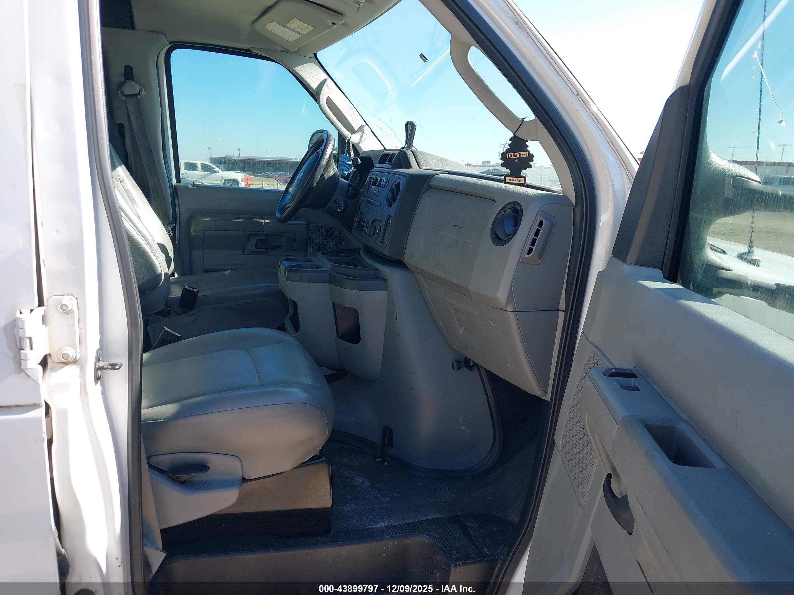 FORD E-150 image 5