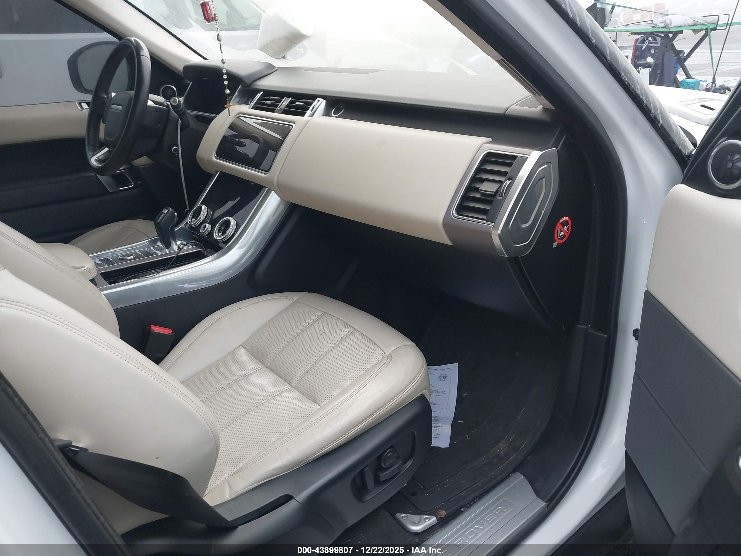 LAND ROVER image 5