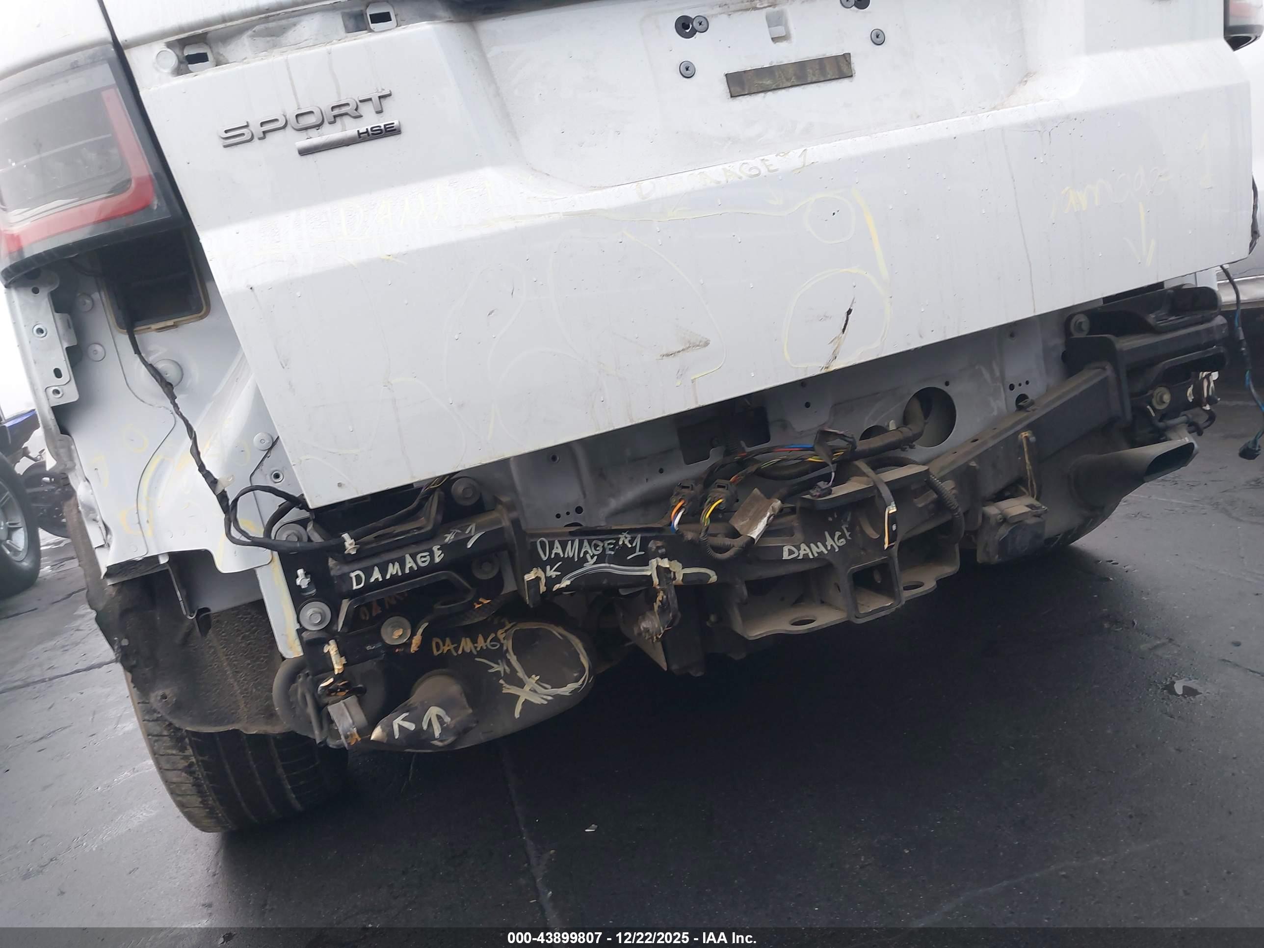 LAND ROVER image 6