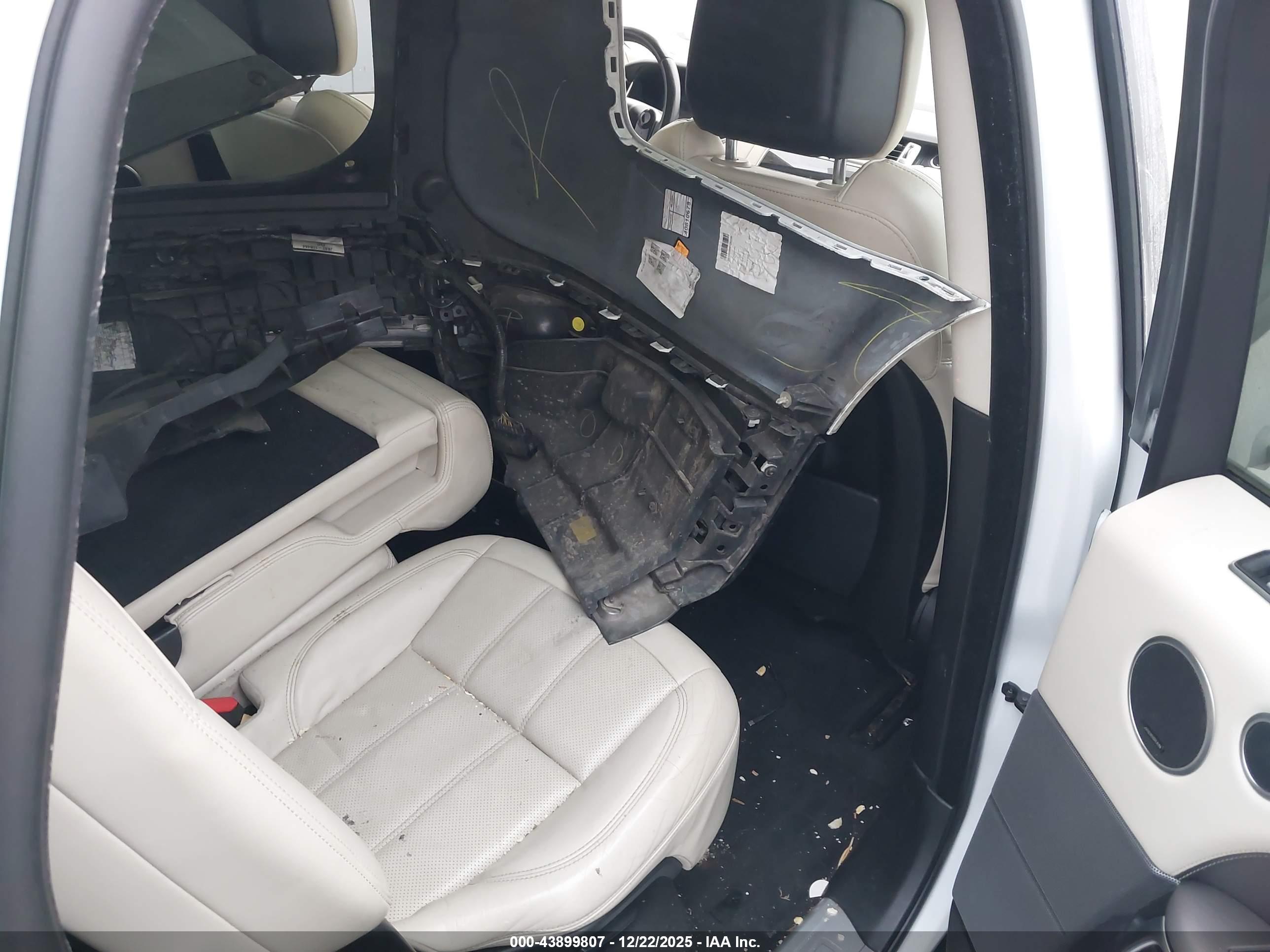 LAND ROVER image 8