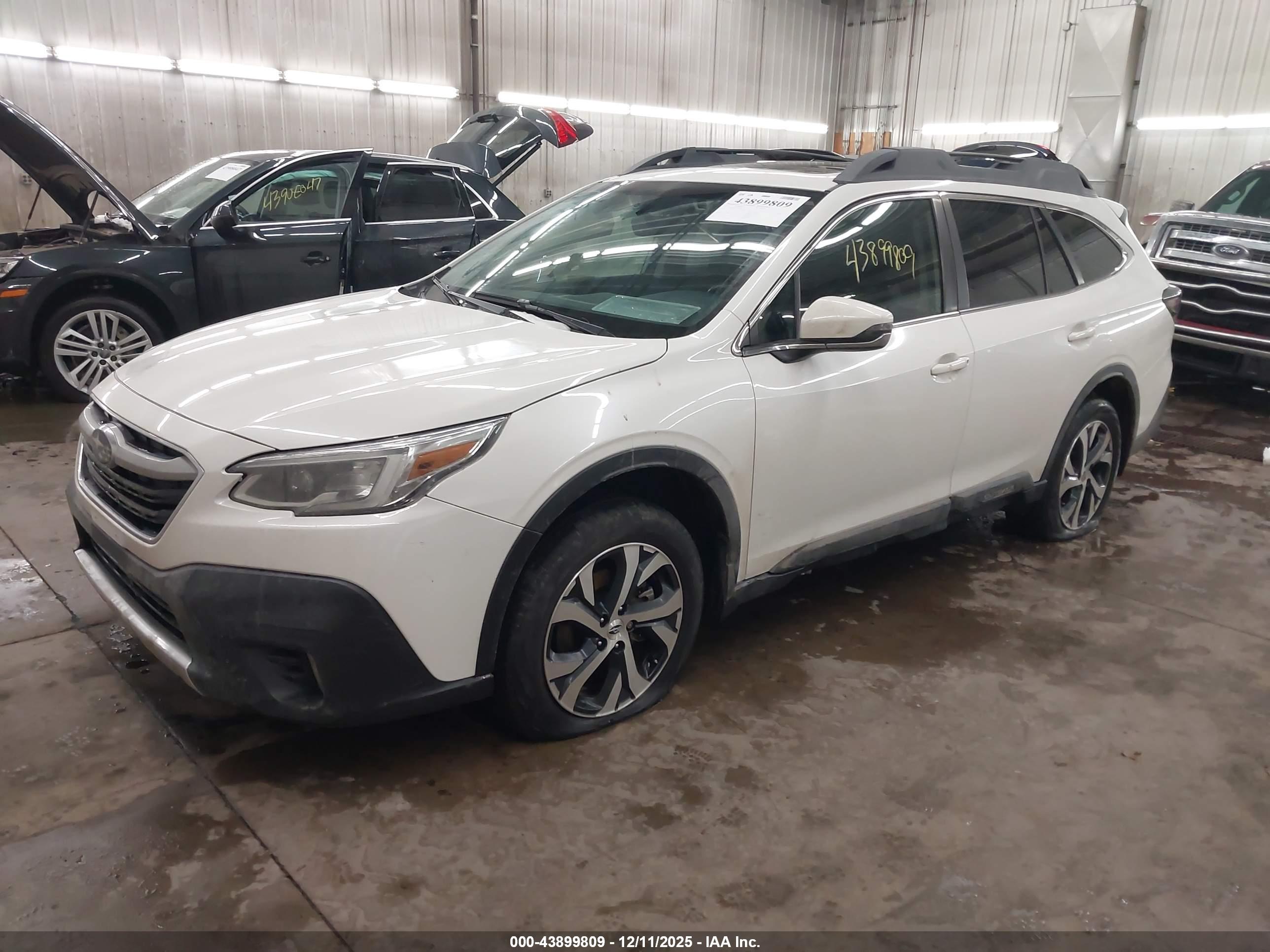 SUBARU OUTBACK image 2
