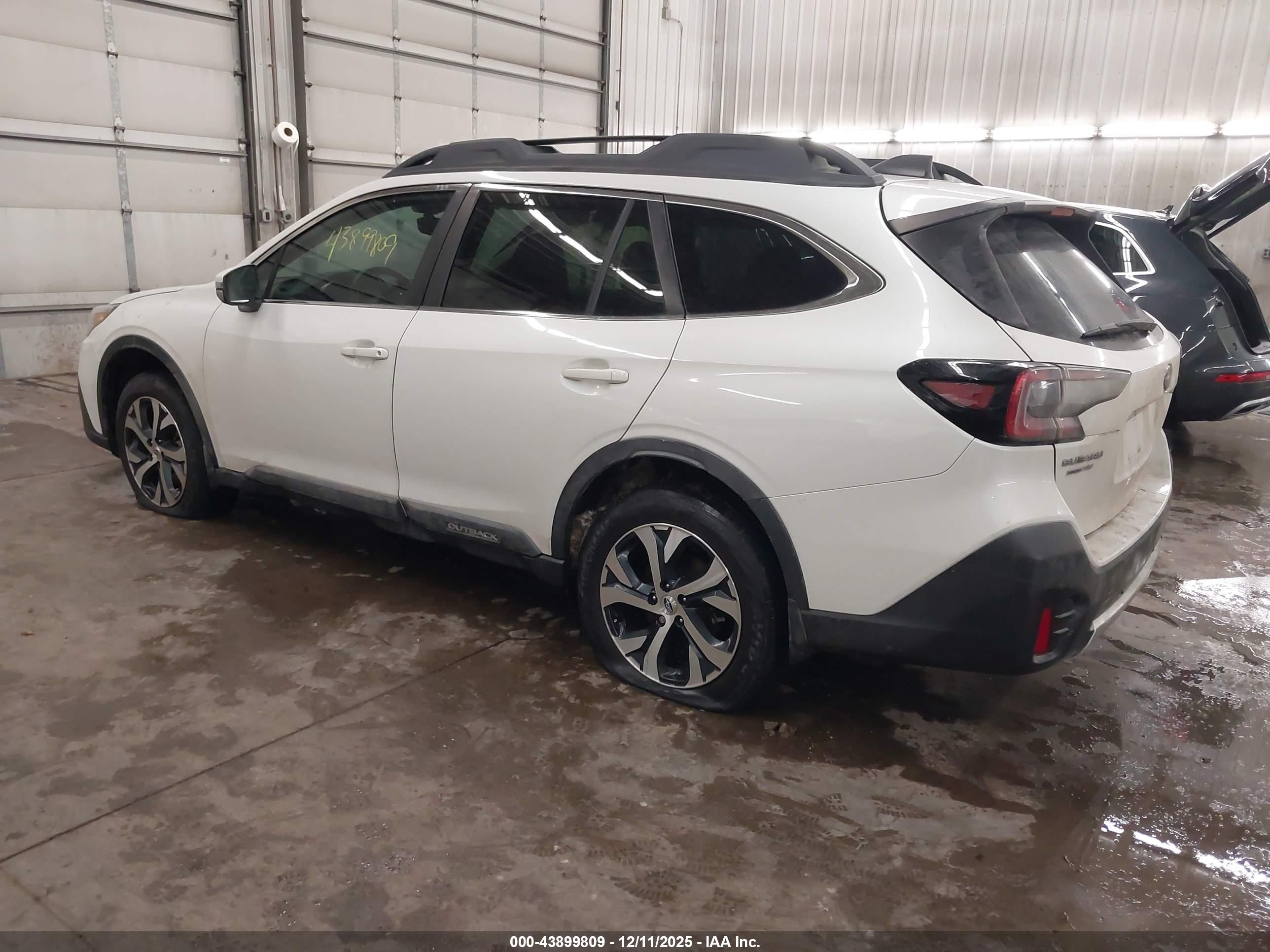 SUBARU OUTBACK image 3