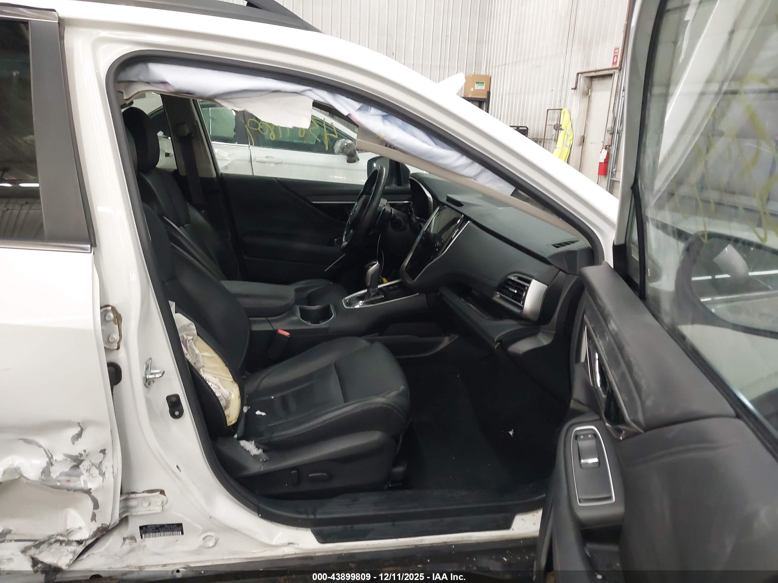 SUBARU OUTBACK image 5