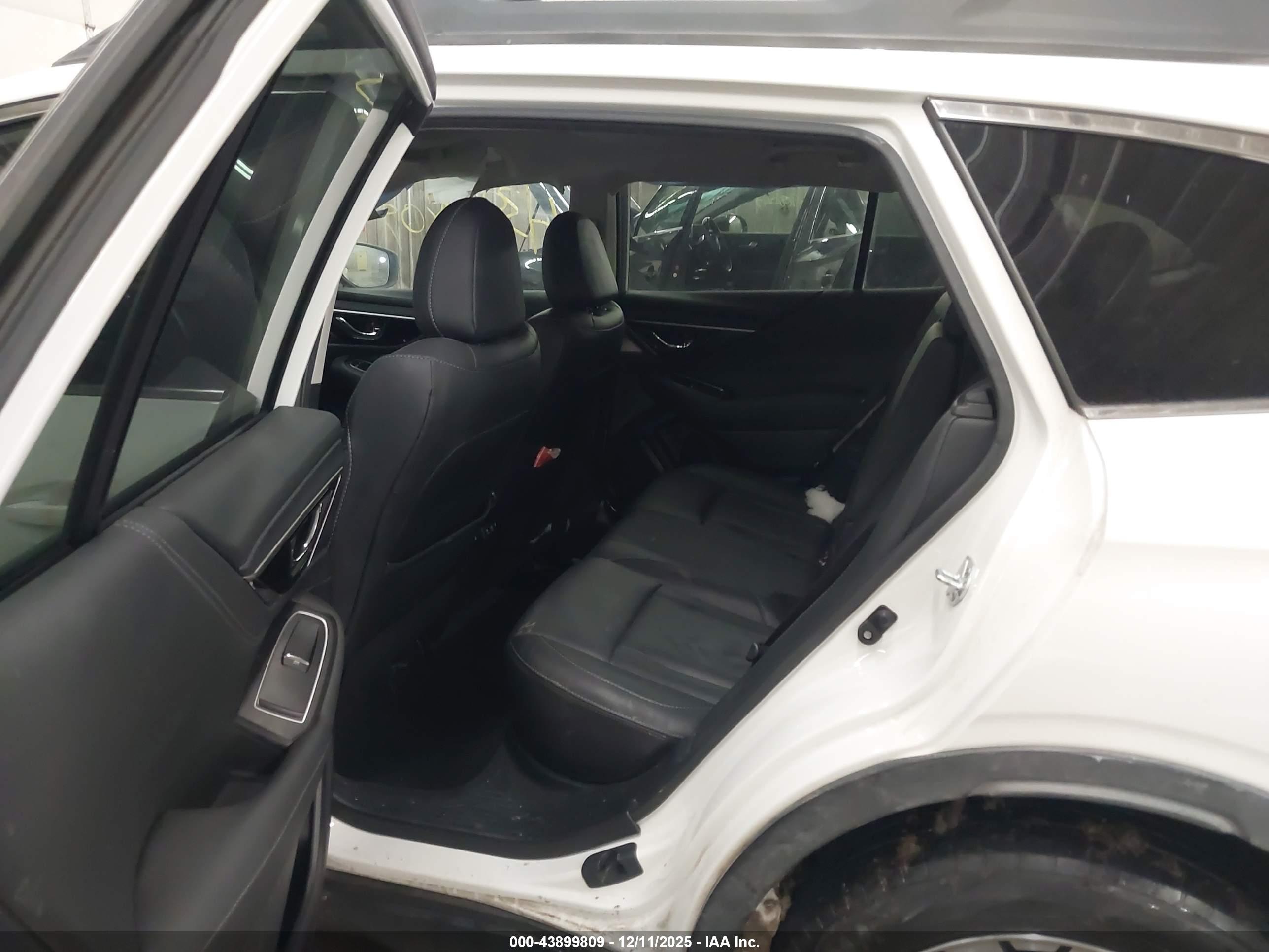 SUBARU OUTBACK image 8