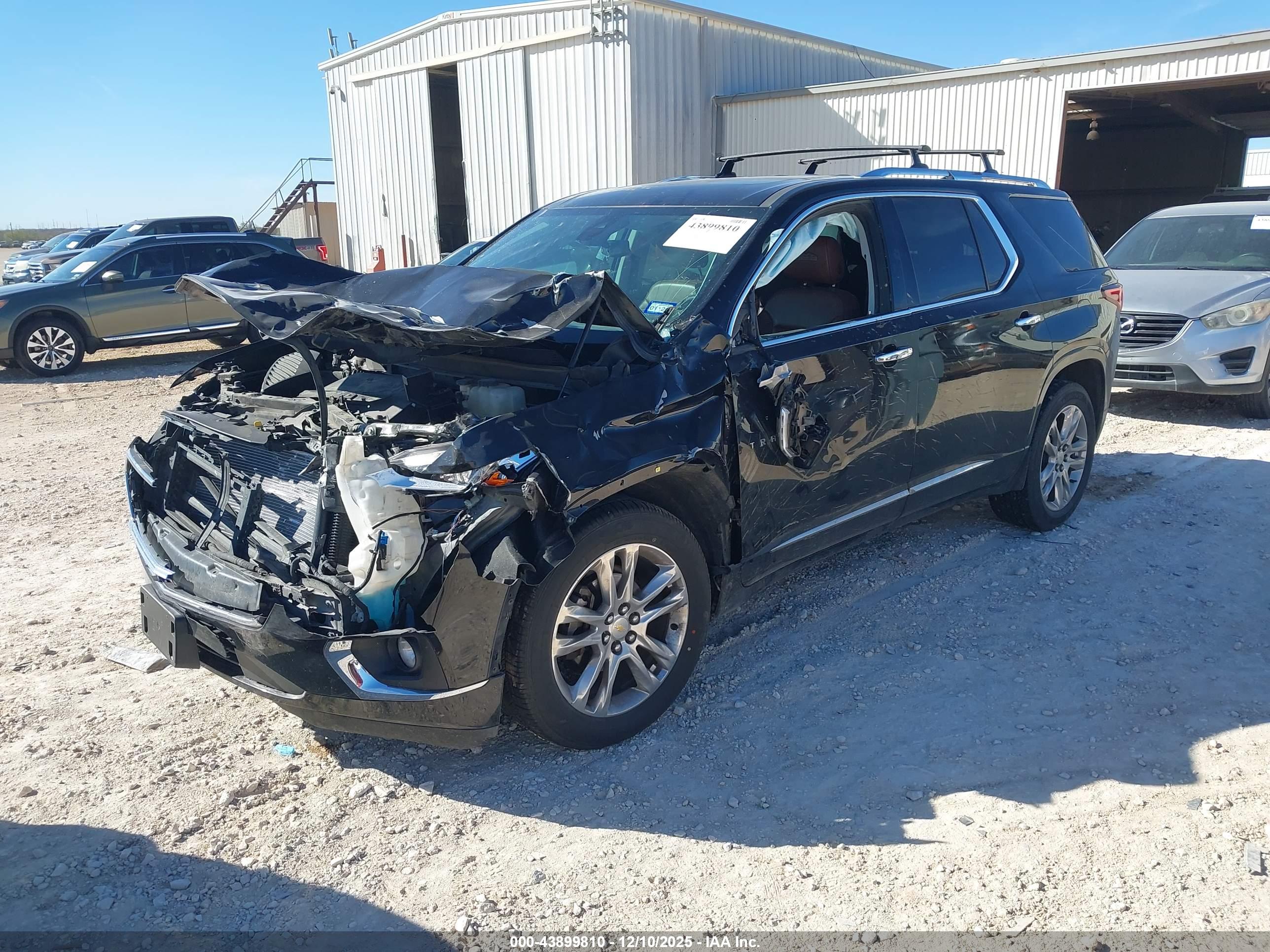 CHEVROLET TRAVERSE image 2