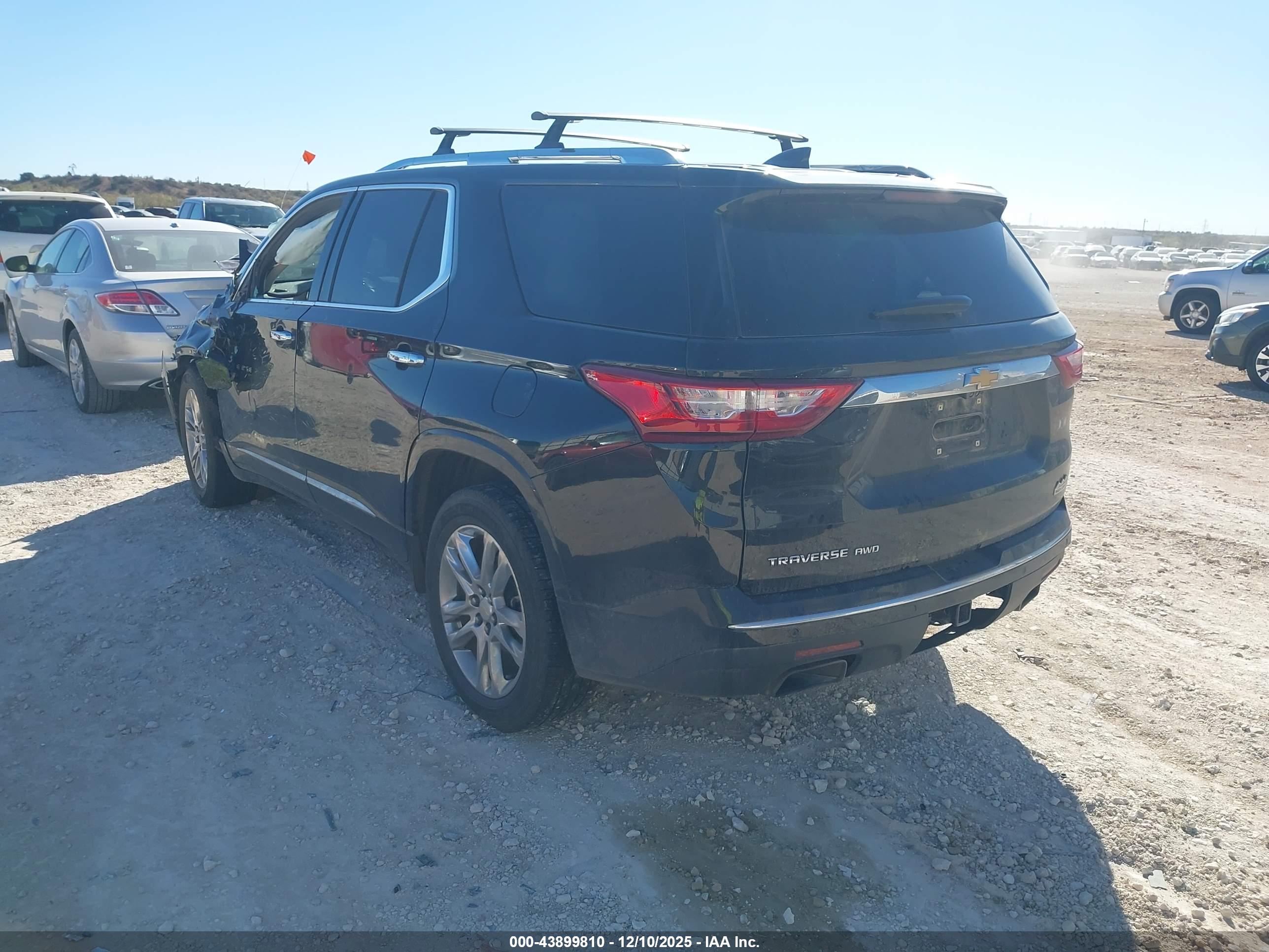 CHEVROLET TRAVERSE image 3