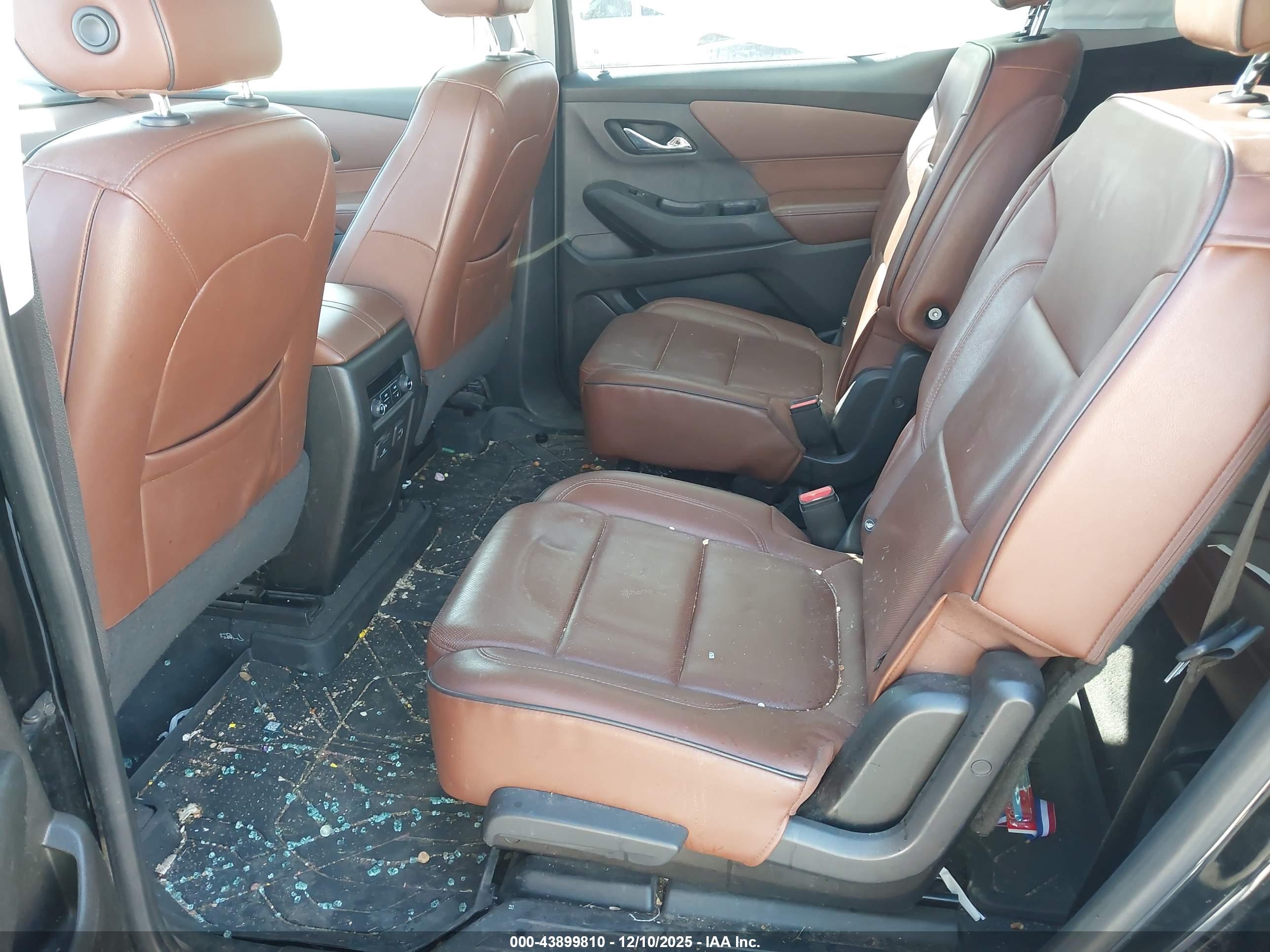 CHEVROLET TRAVERSE image 8