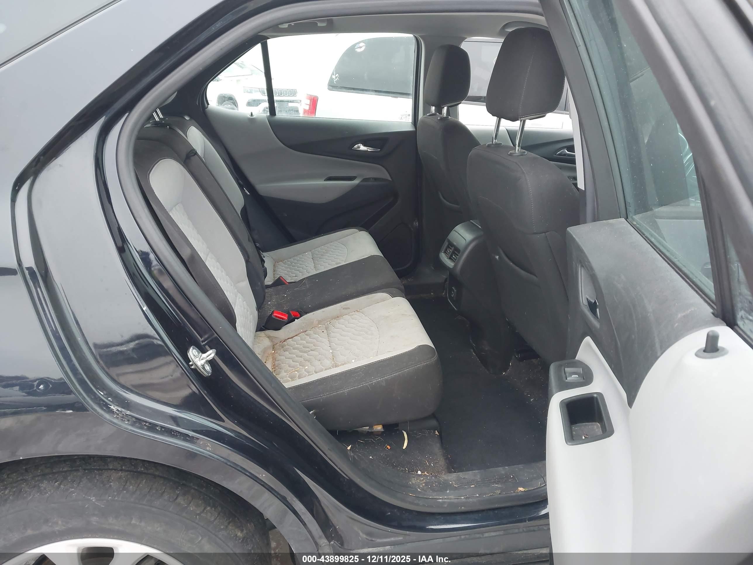 CHEVROLET EQUINOX image 8