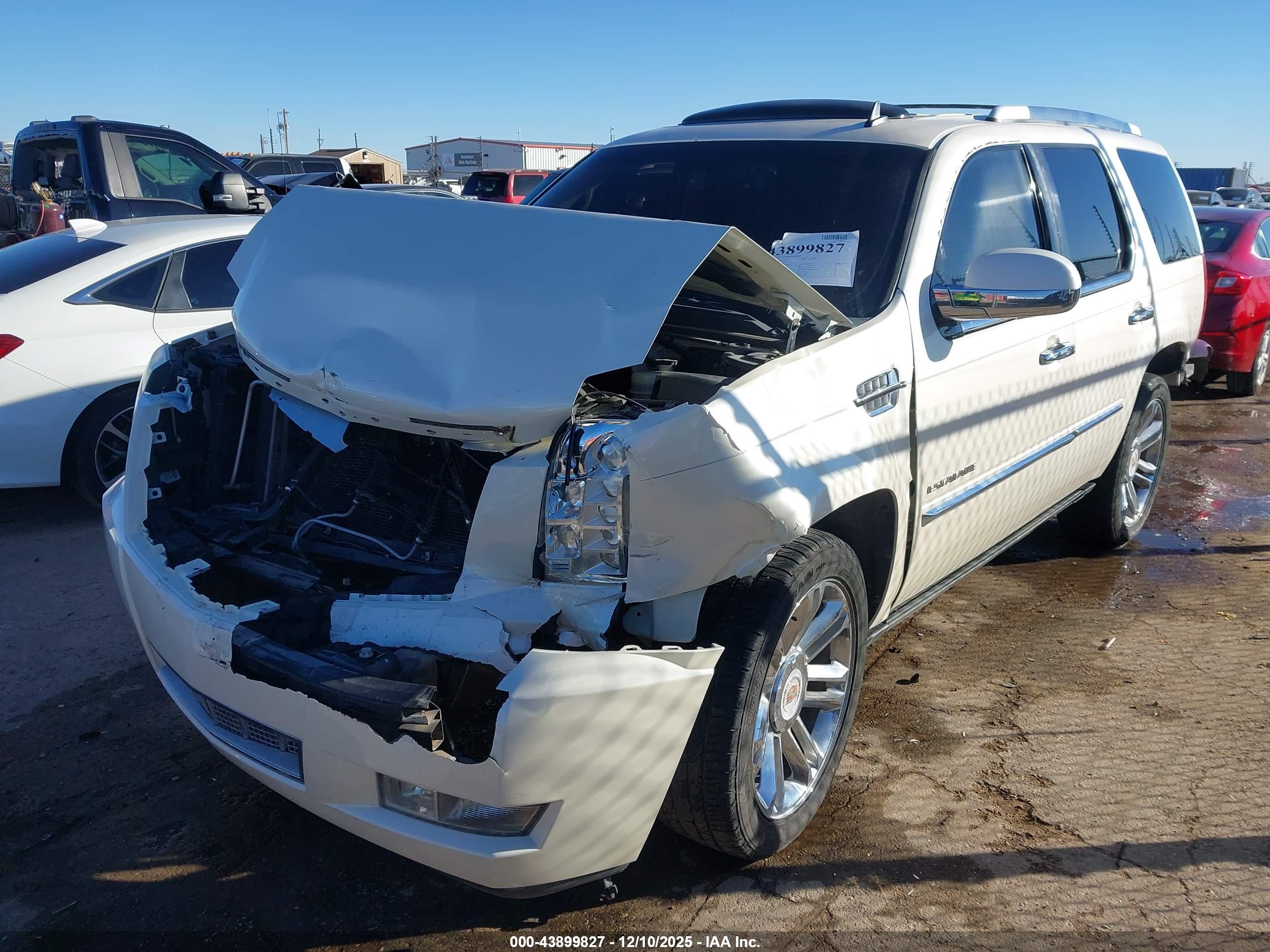 CADILLAC ESCALADE image 2