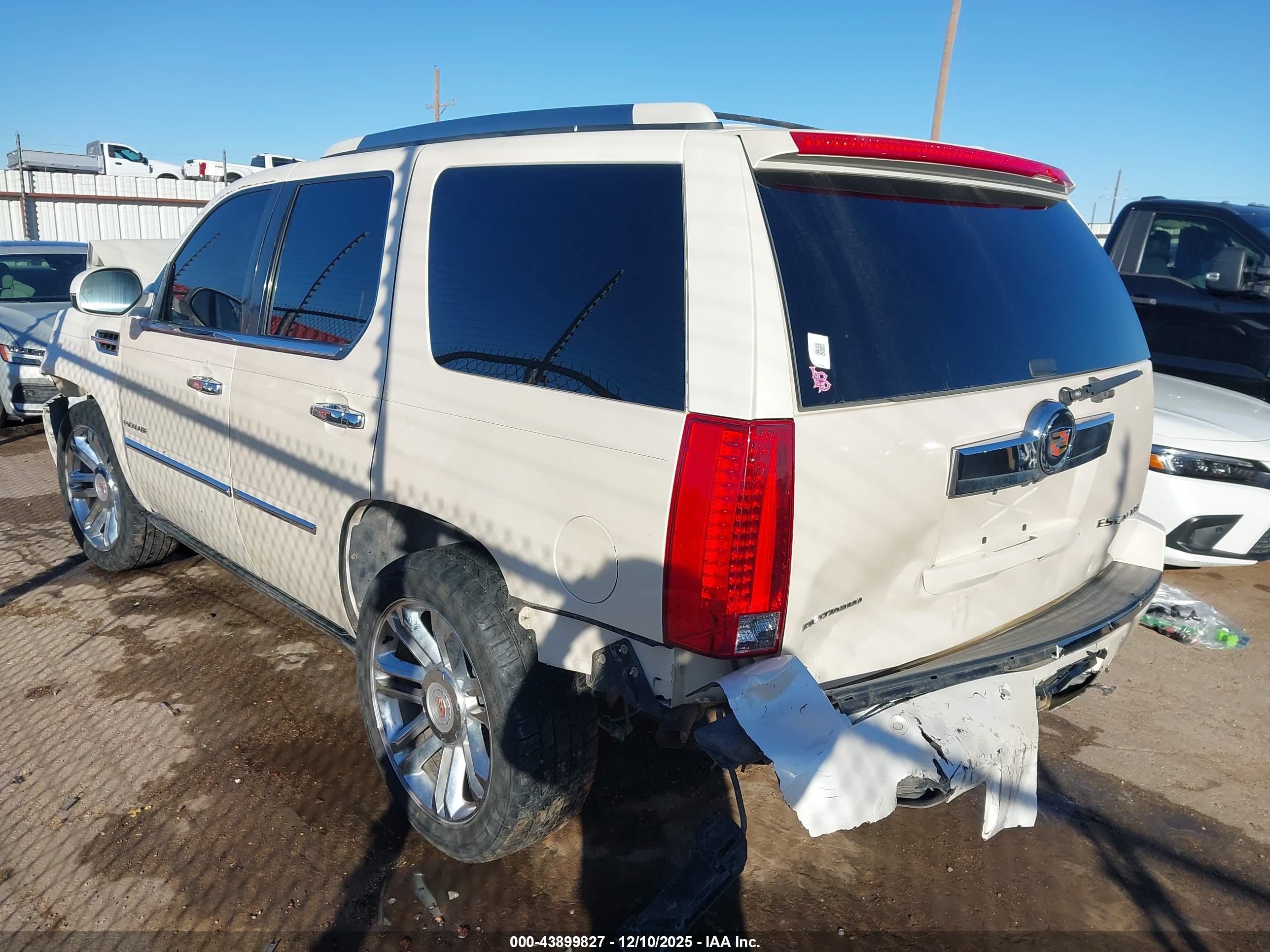 CADILLAC ESCALADE image 3