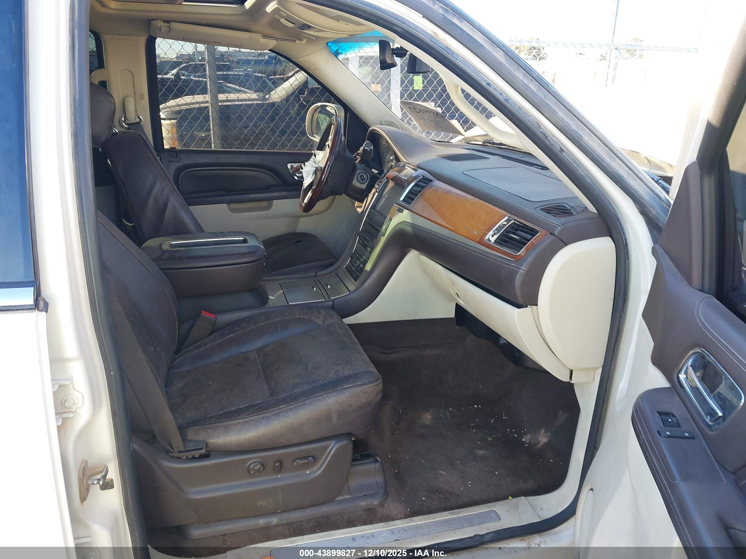 CADILLAC ESCALADE image 5