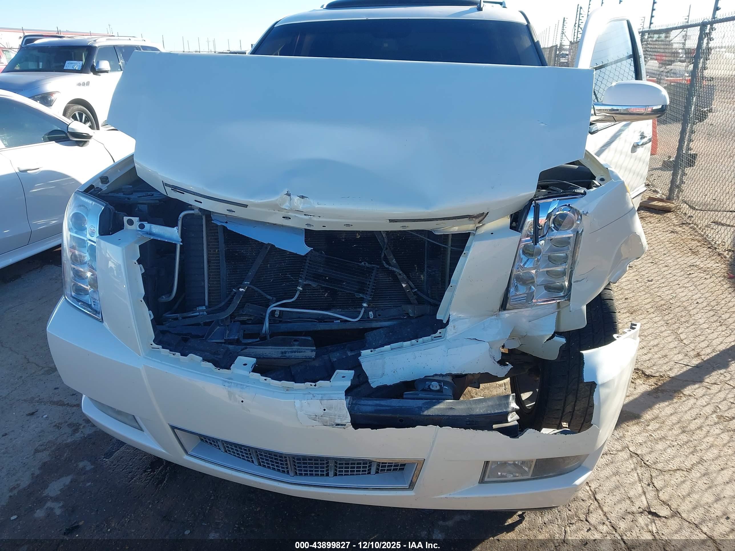 CADILLAC ESCALADE image 6