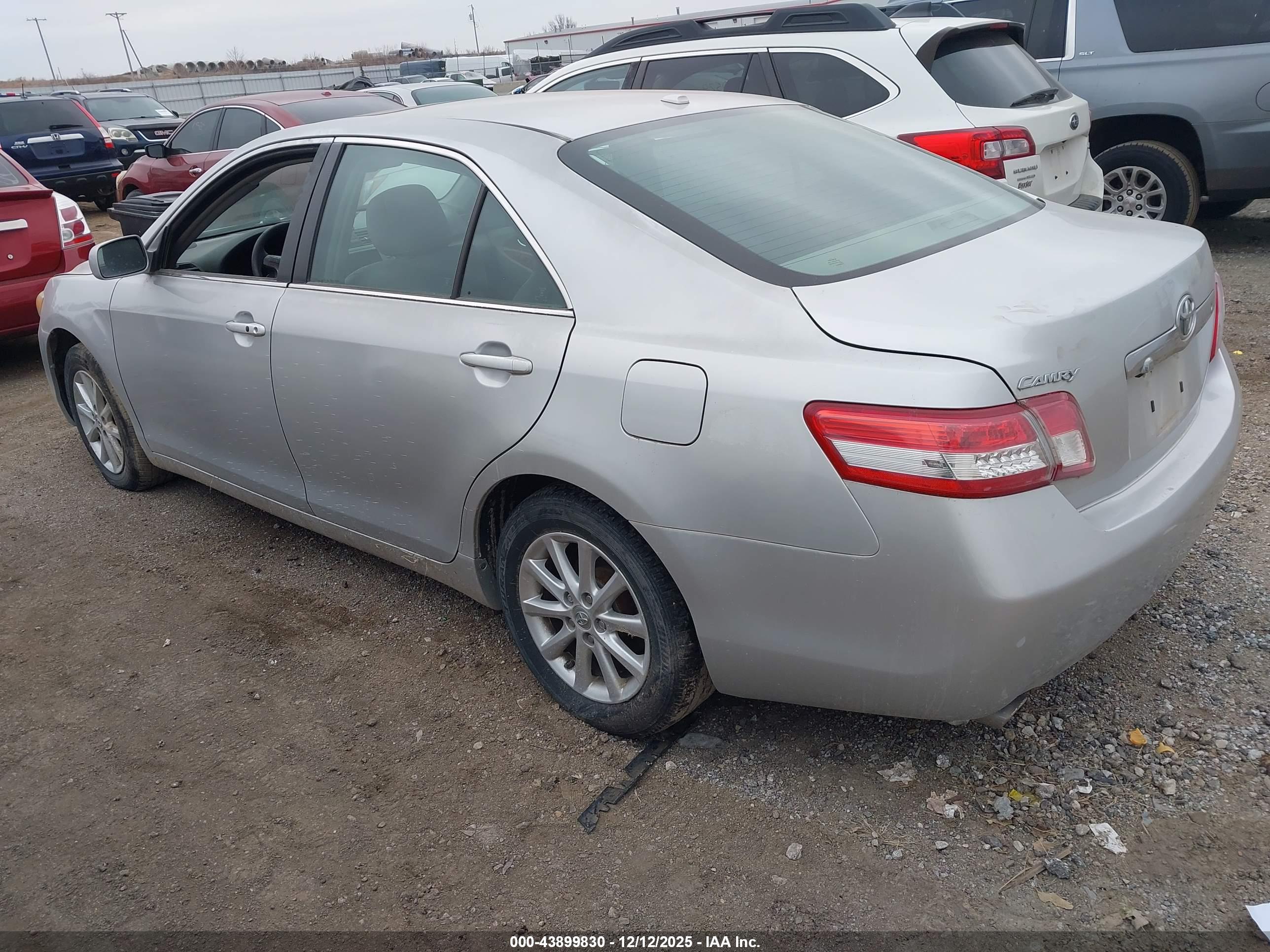 TOYOTA CAMRY image 3