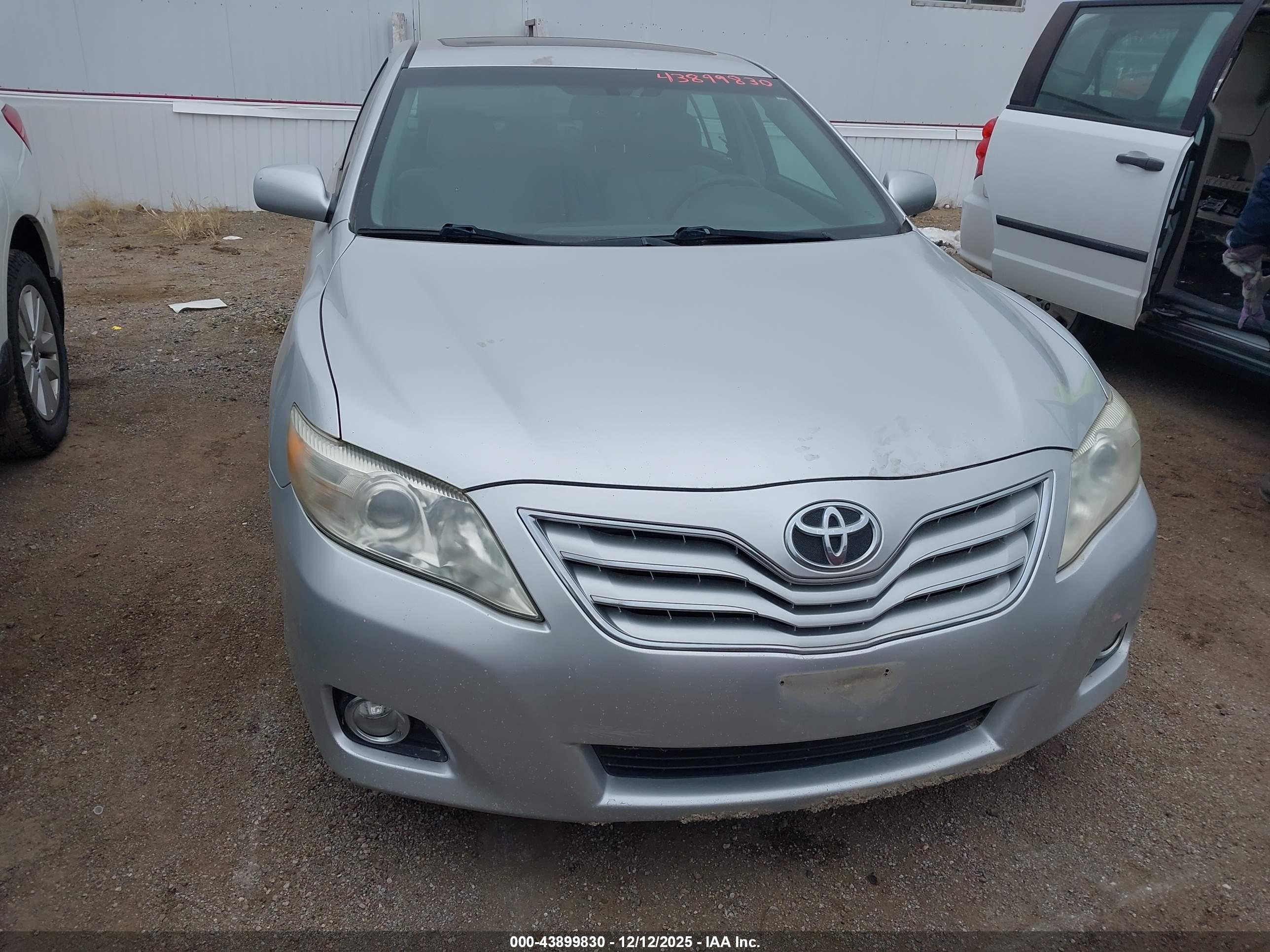 TOYOTA CAMRY image 6