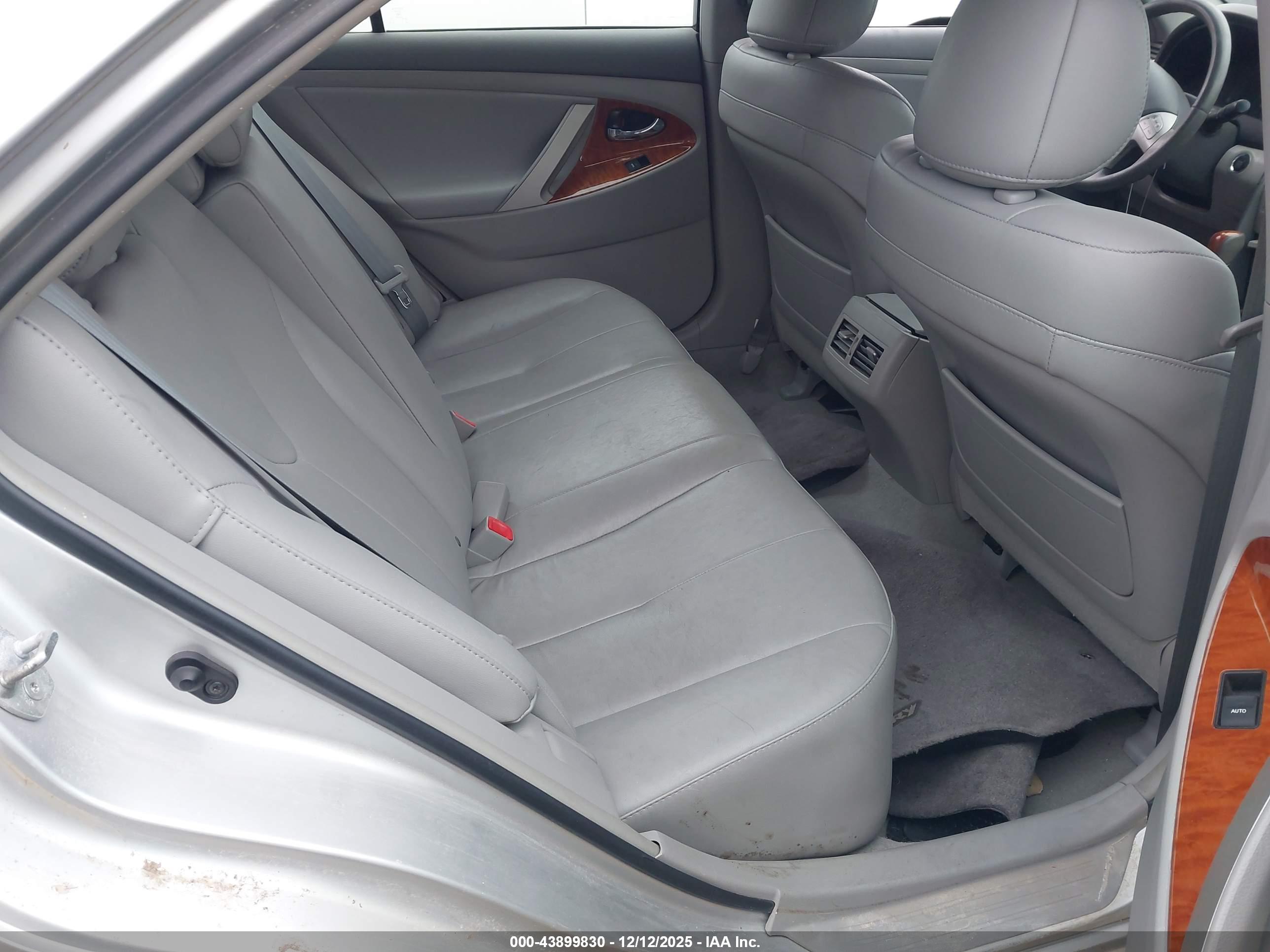 TOYOTA CAMRY image 8