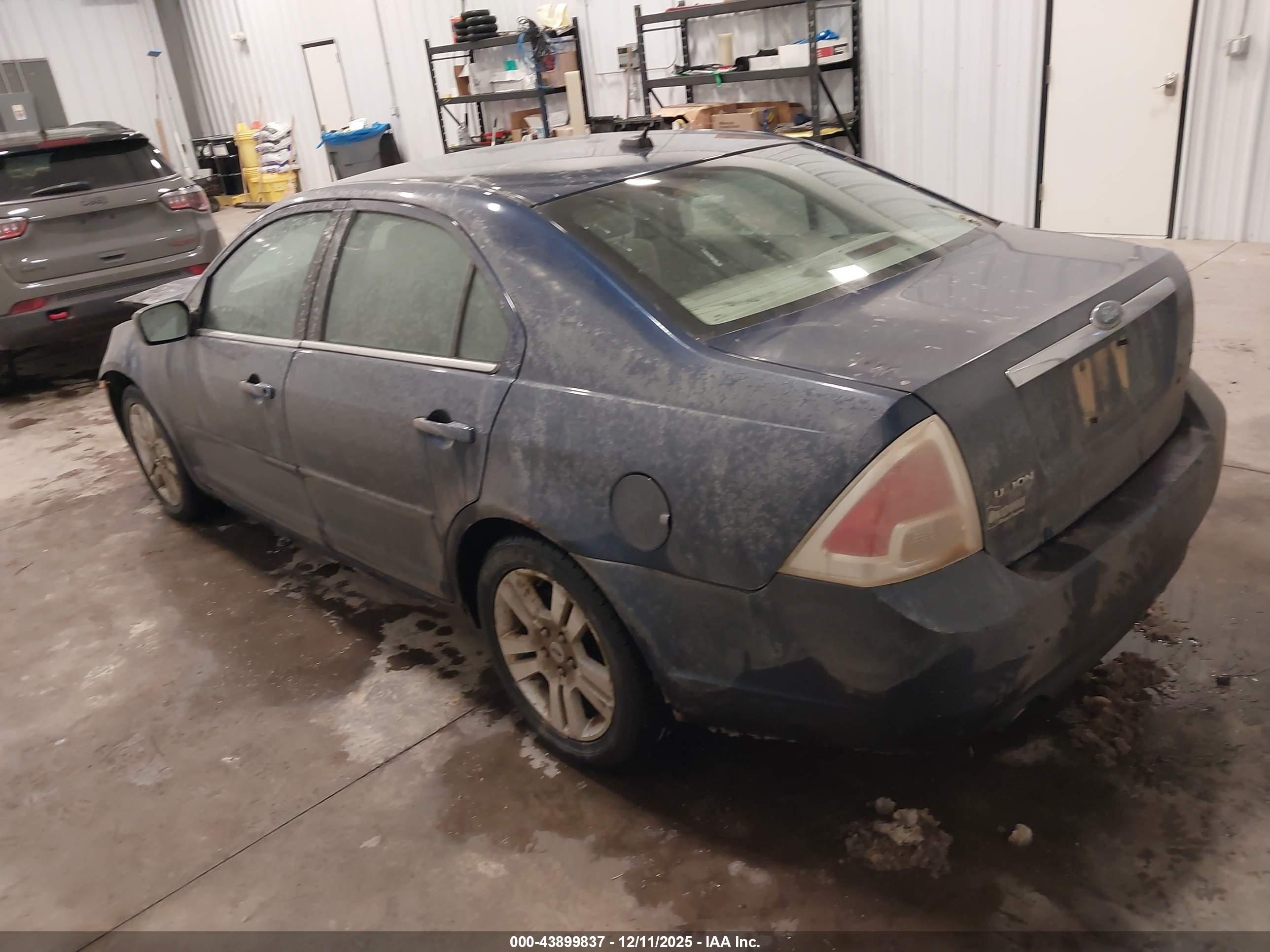 FORD FUSION image 3