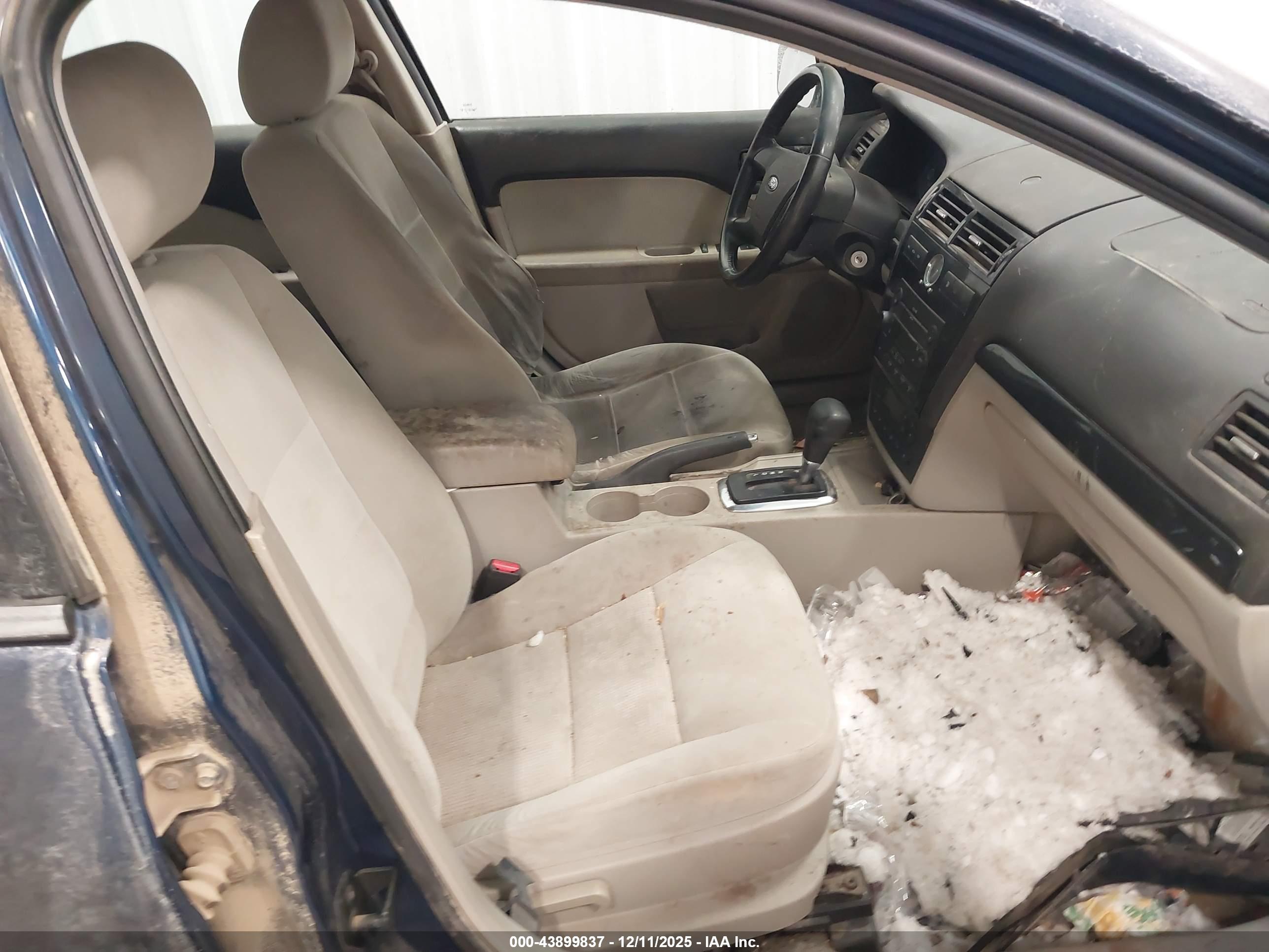FORD FUSION image 5
