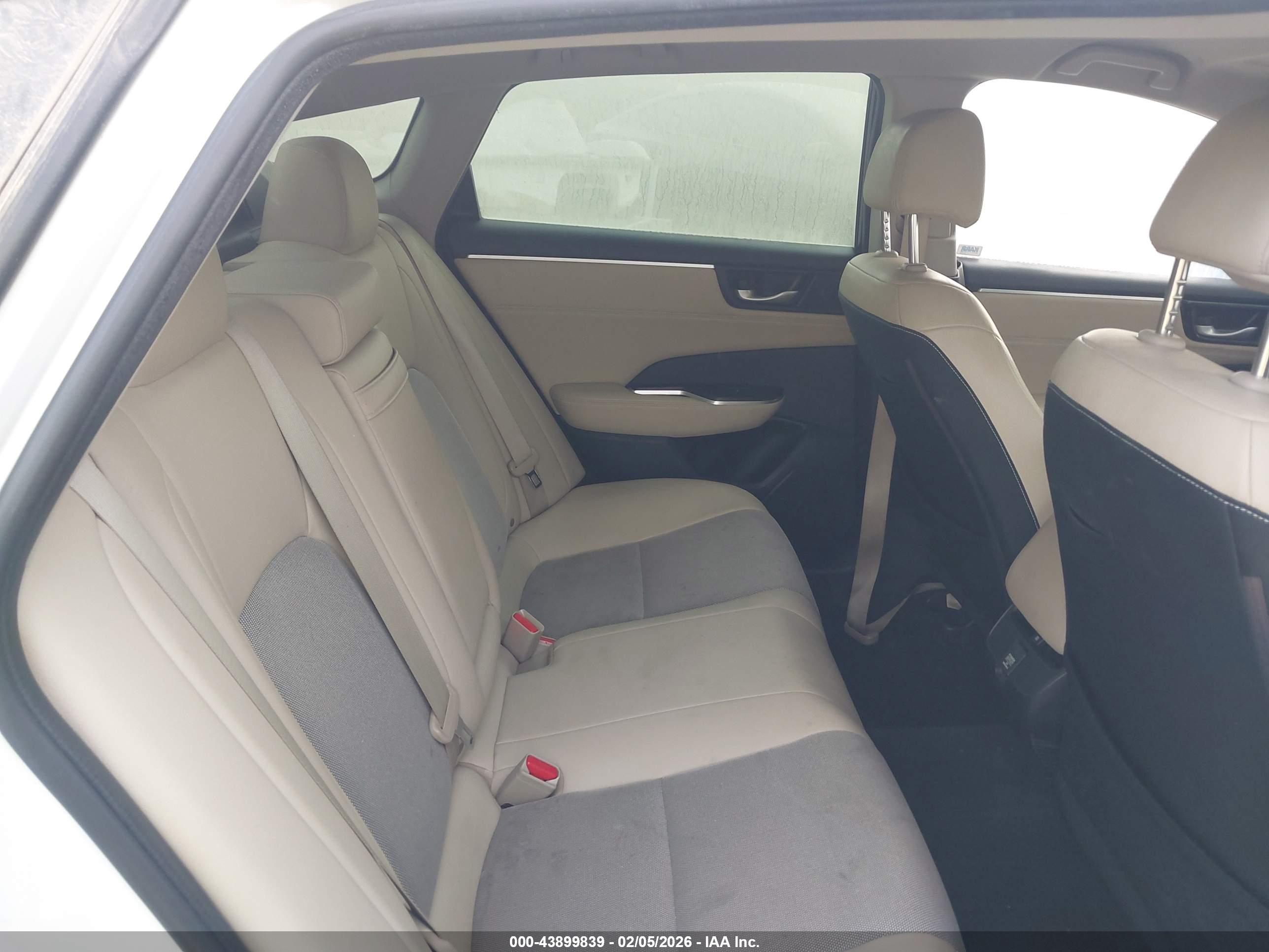 HONDA CLARITY image 8