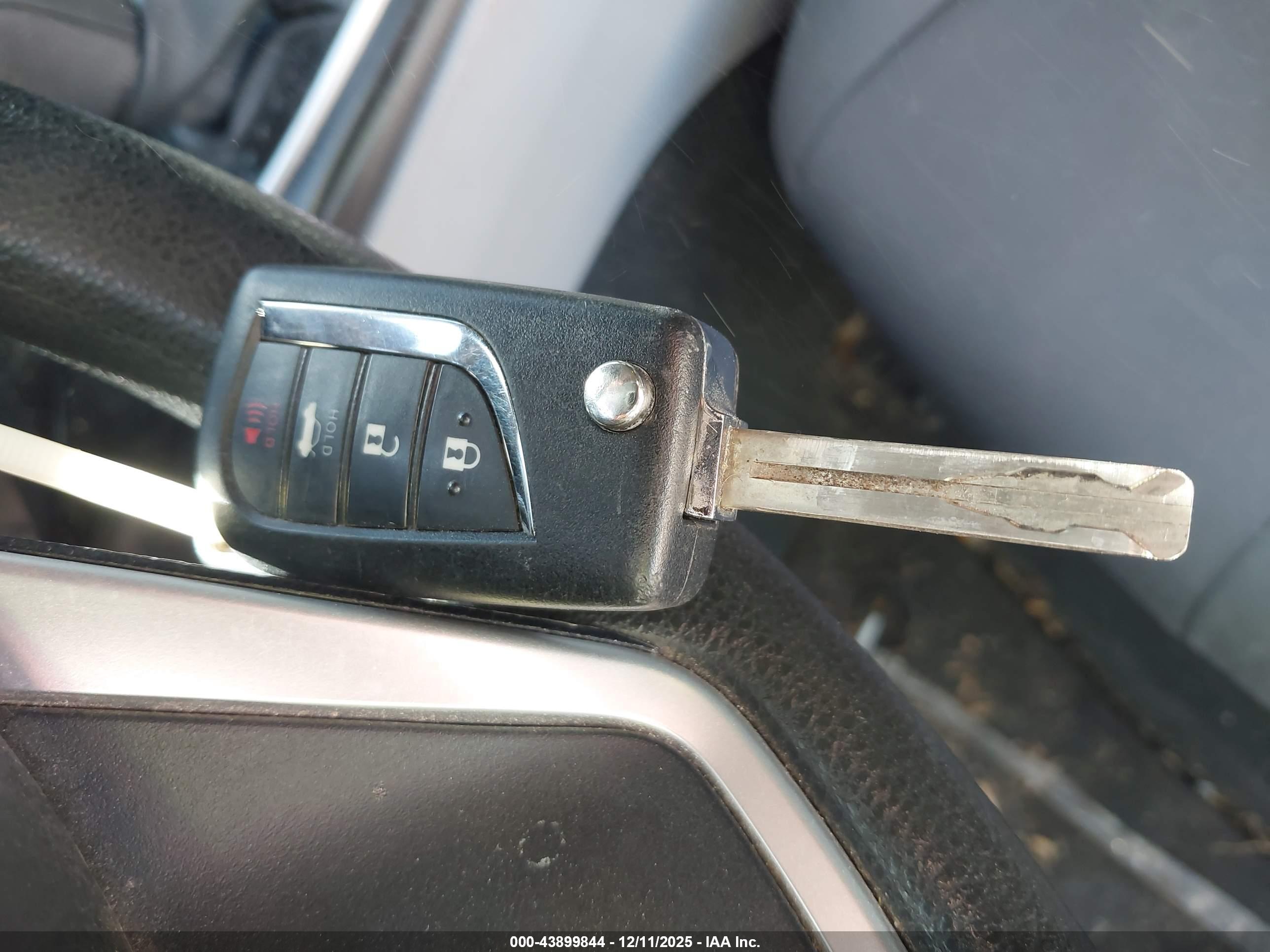 TOYOTA CAMRY image 11