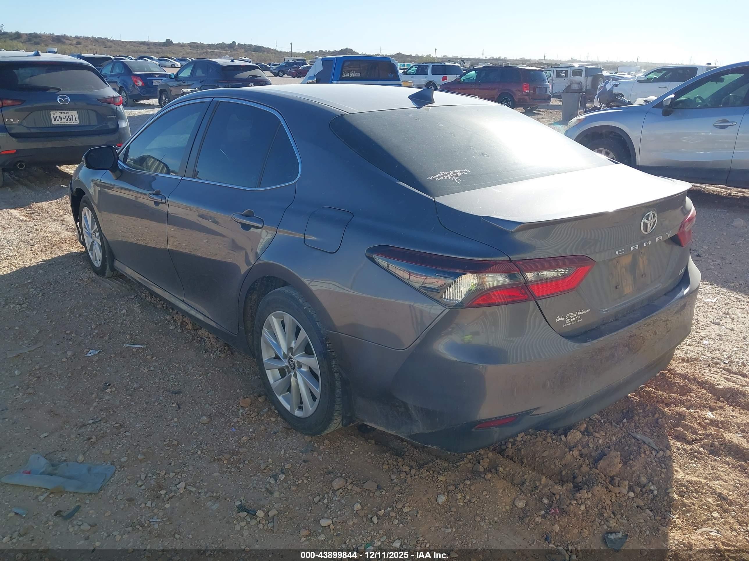 TOYOTA CAMRY image 3